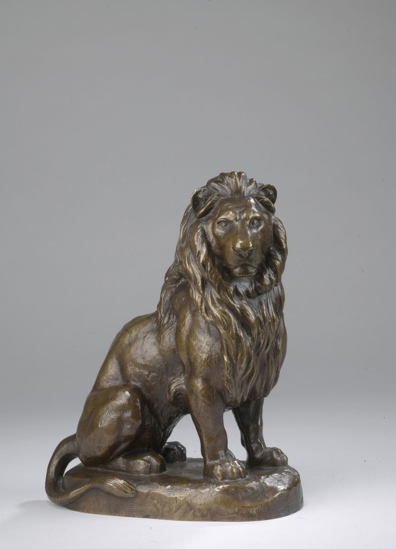 Null 皮埃尔-路易-鲁瓦勒 (1820-1881)

坐着的狮子

青铜，带有浅棕色的铜锈。

签名：P. Rouillard在露台上。

印有创始人GRU&hellip;