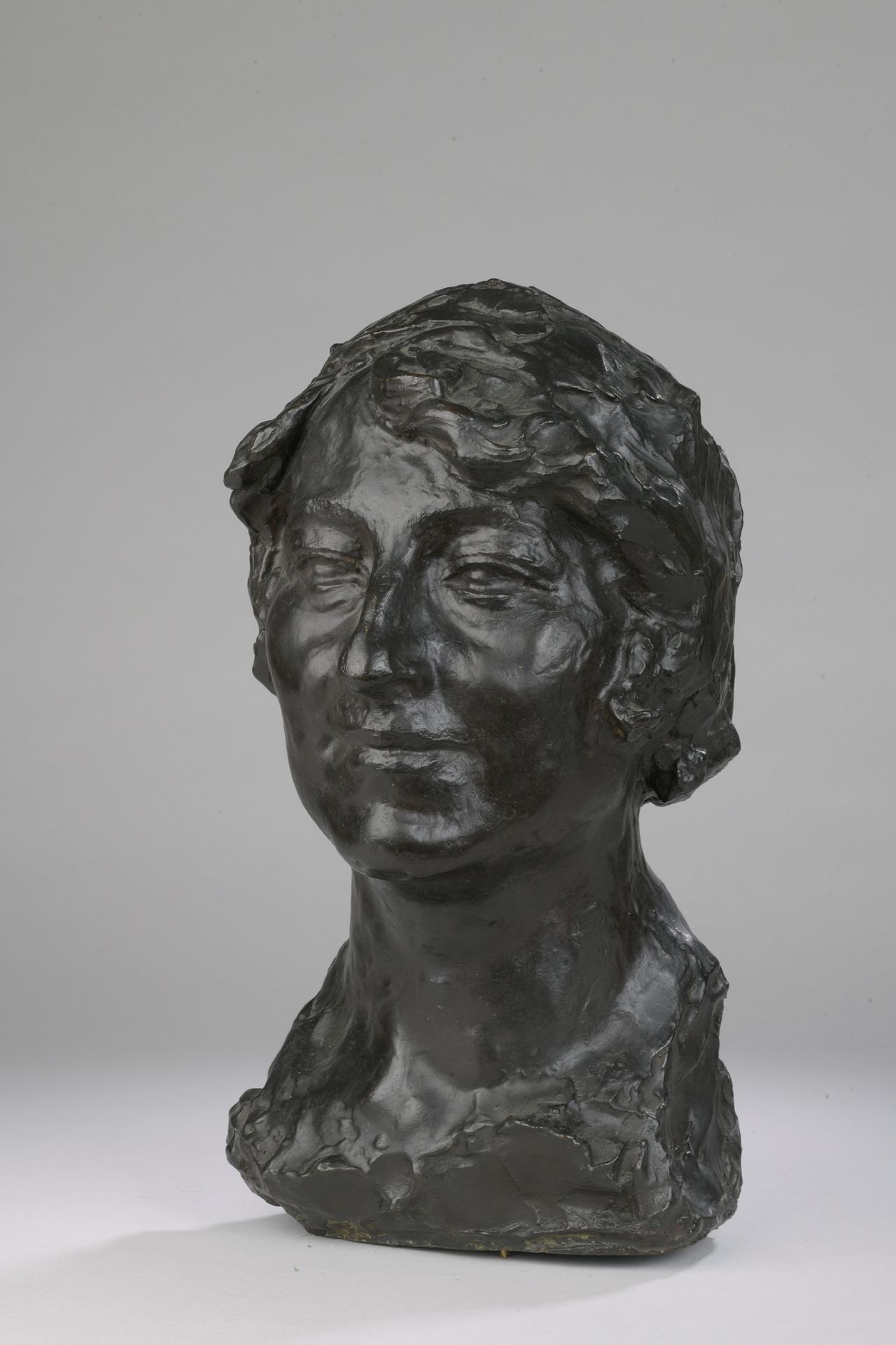 Null Léon-Ernest DRIVIER (1878-1951)

Cabeza de mujer

Bronce con pátina marrón.&hellip;