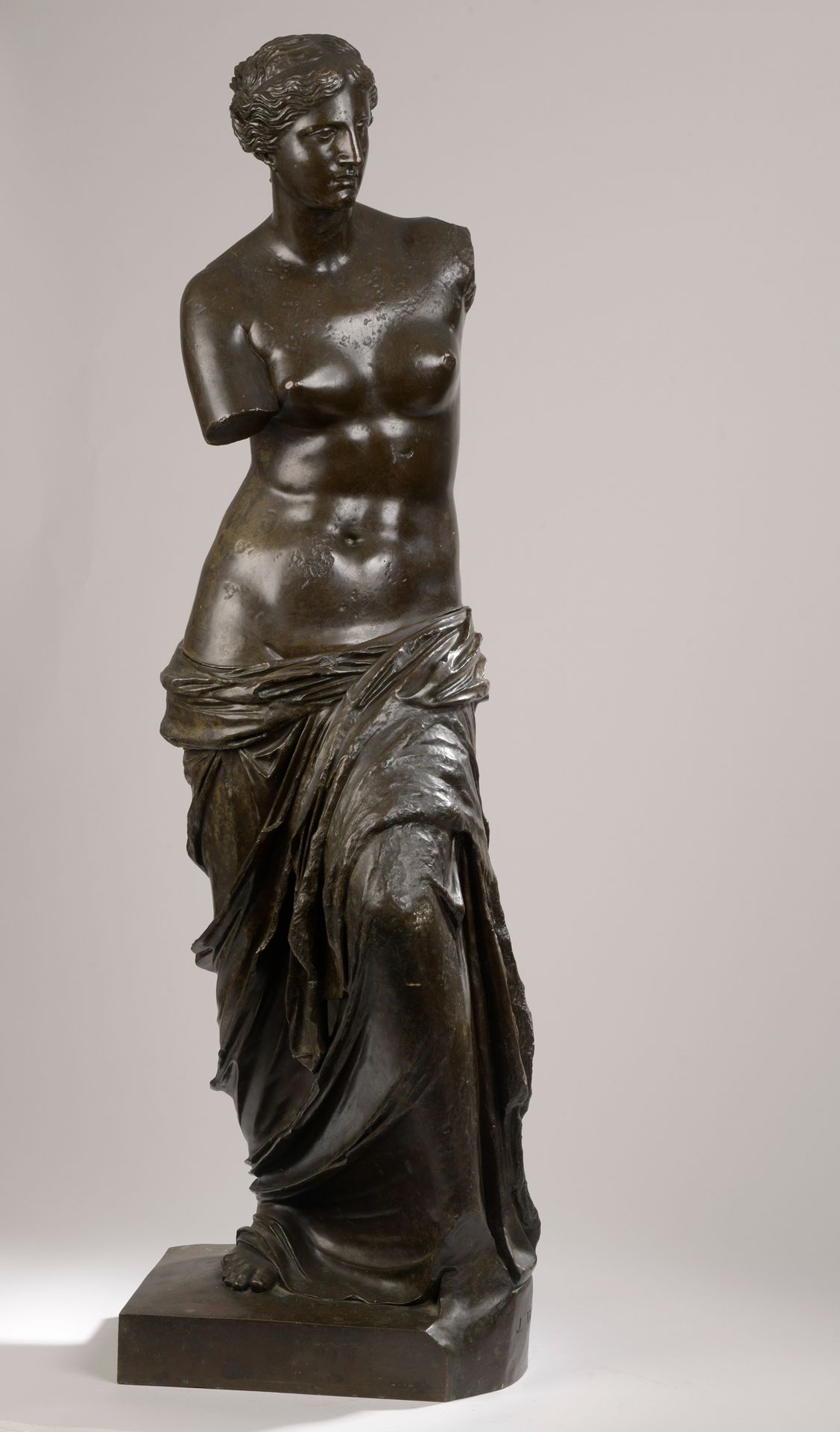 Null 约翰-瓦尔兹(1844-1922)

米洛的维纳斯在古董之后

青铜，带有浅棕色的铜锈。

签名：J WALZ。

印有创始人路易斯-马蒂的标记。

&hellip;