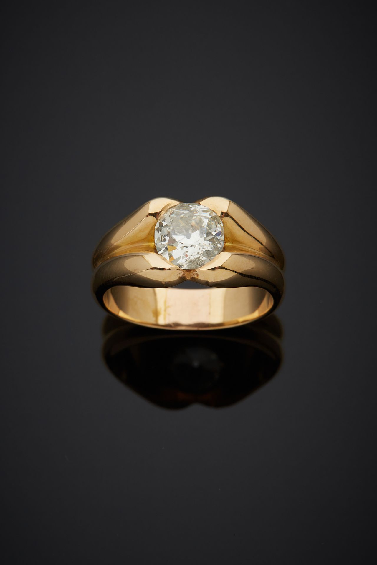 Null 18K yellow gold 750‰ ring, set with an old-cut diamond, weighing approximat&hellip;