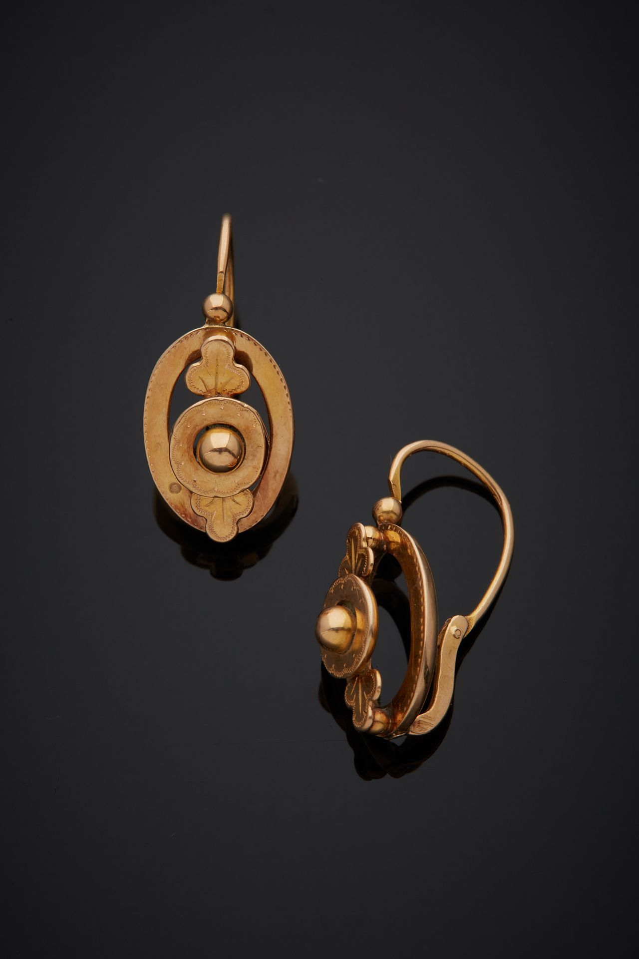 Null Paire de pendants d’oreilles en or jaune 18K 750‰, de forme ovale, parés d’&hellip;