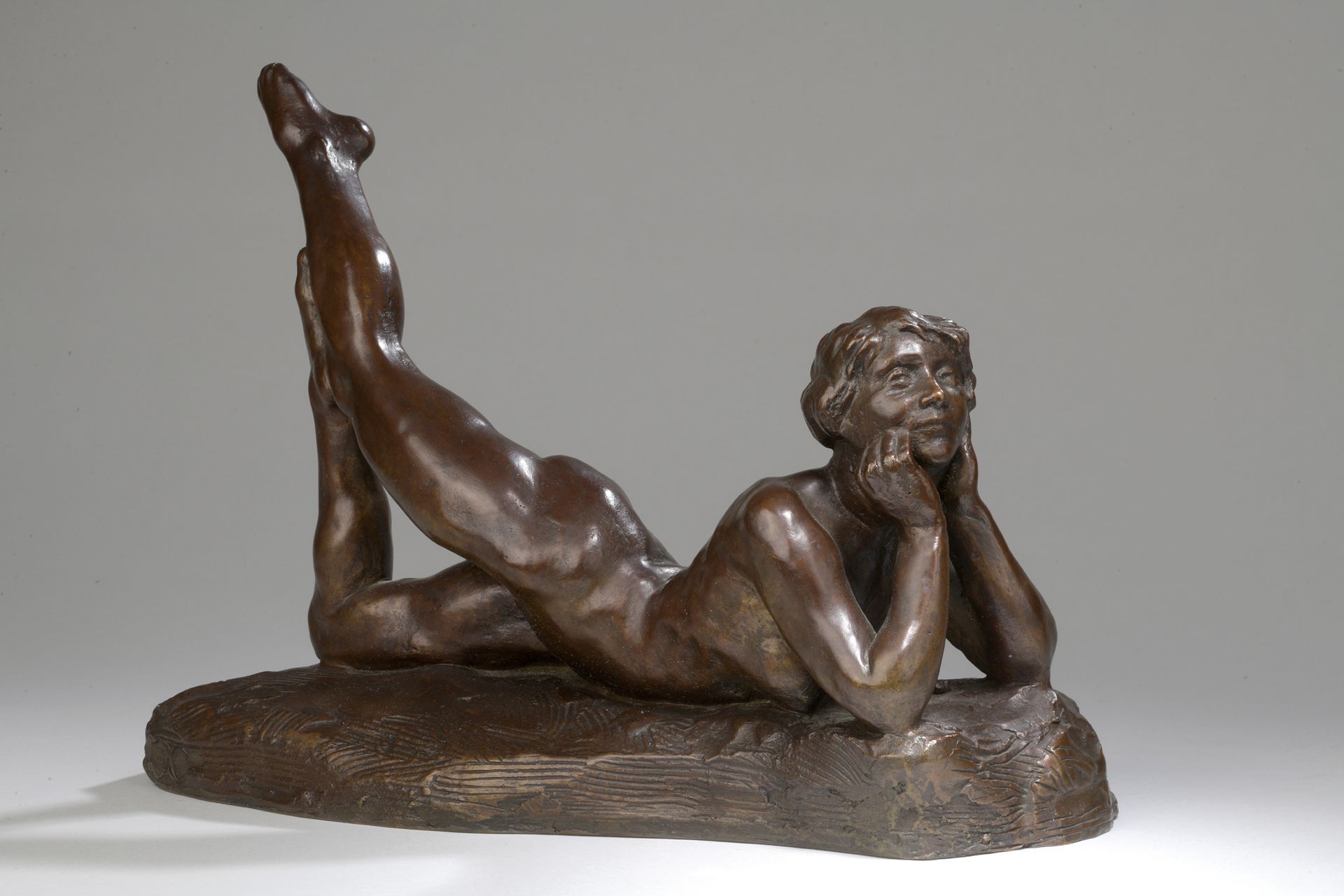 Null Jacques Loysel (1867-1925)

裸体躺在他的肚子上

带棕色铜锈的青铜器，后人所铸

平台上有签名和编号 "2/8"。

铸造&hellip;
