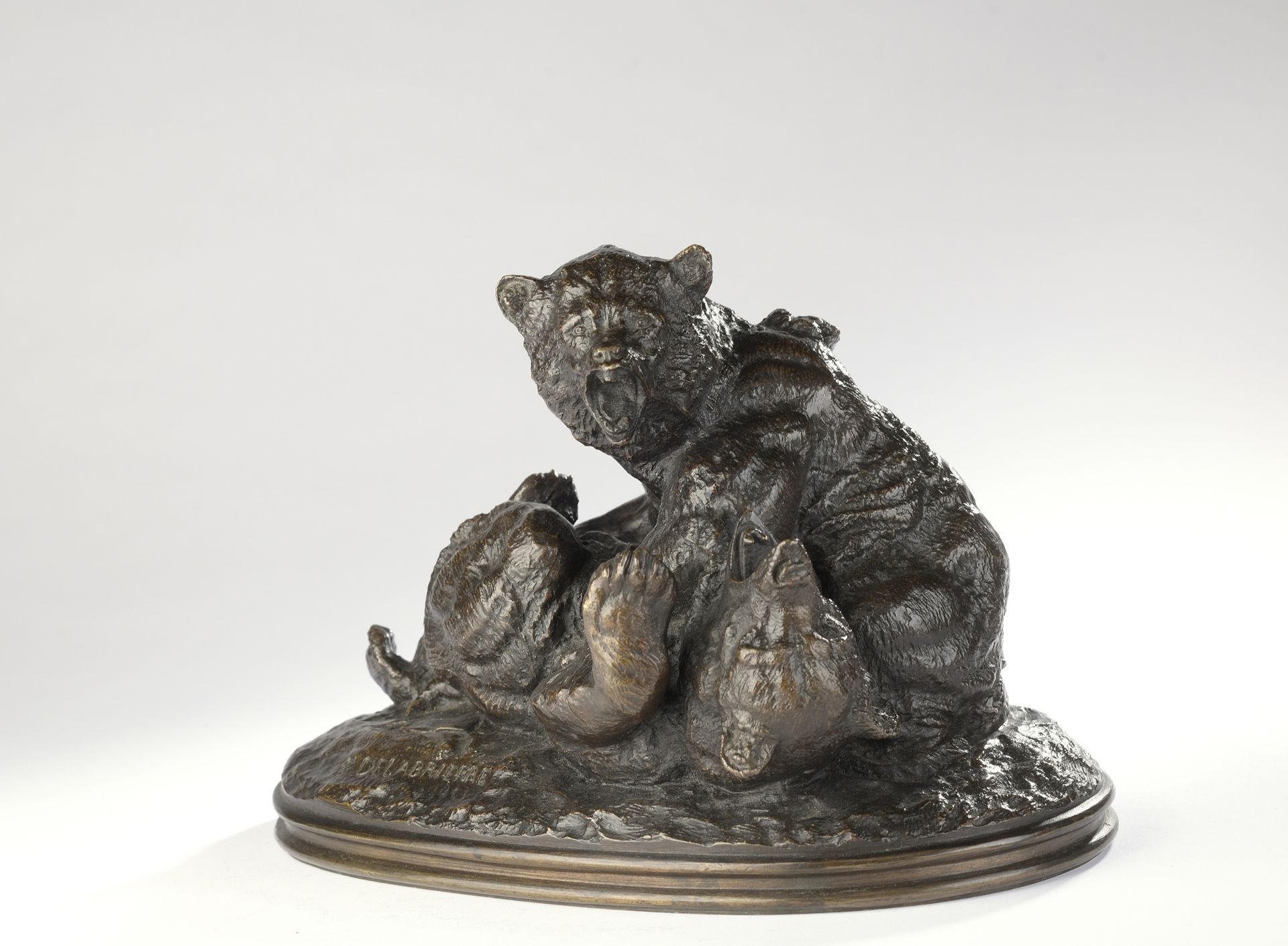 Null 保罗-爱德华-德拉布里亚尔 (1829-1912)

熊的战斗

带有棕色铜锈的青铜器

签名为 "E.露台上的 "DELABRIERRE"。

H.&hellip;