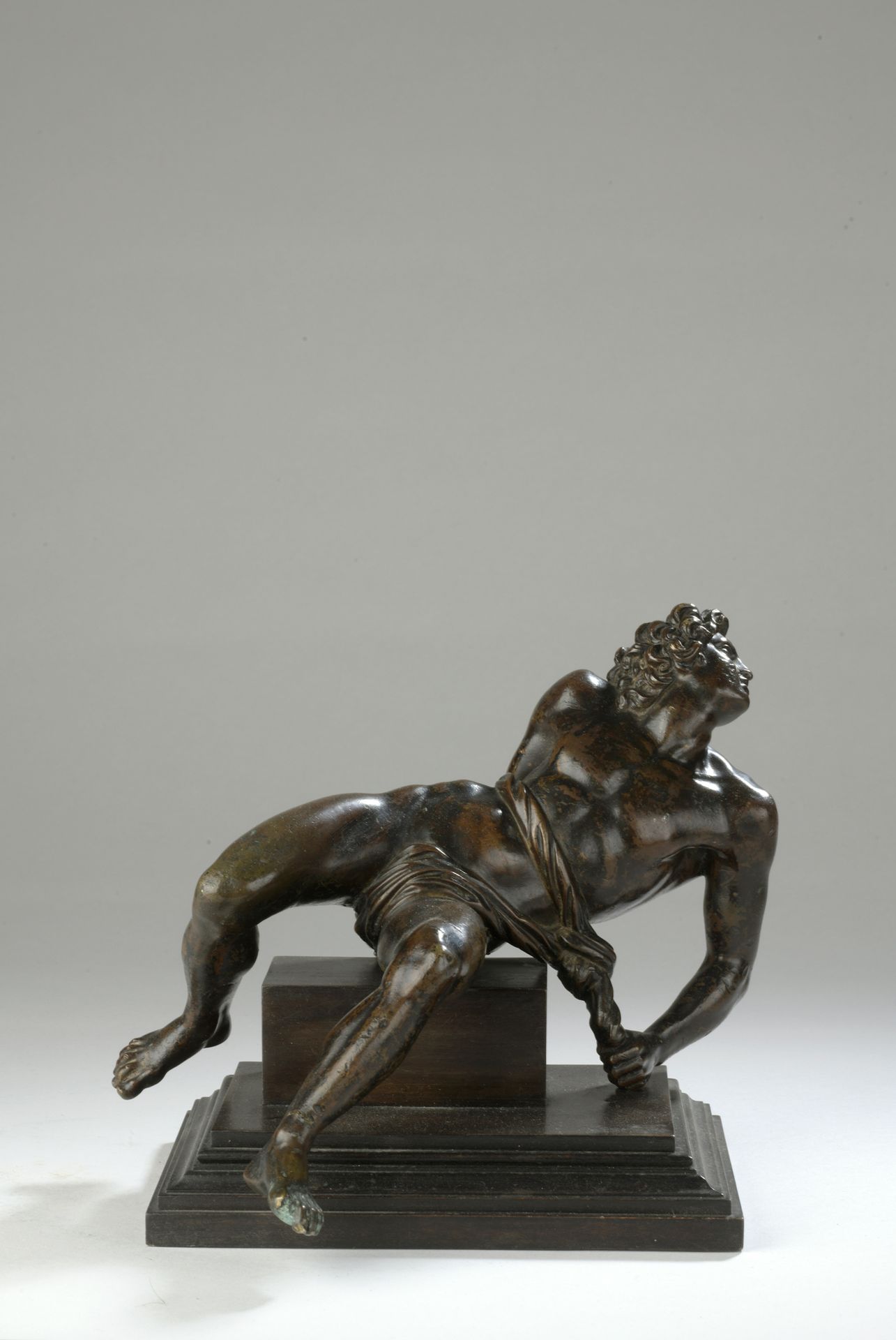 Null 17世纪末的意大利画派，巴托洛梅奥-阿曼纳蒂（1511-1590）的追随者

奴隶

带有棕色铜锈的青铜器

H.17厘米

小事故



这个优雅的&hellip;