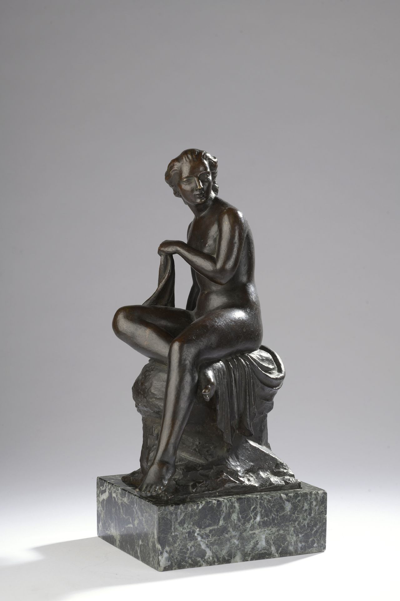 Null Pierre-Marie Poisson (1876-1953)

Baigneuse assise

Bronze à patine brune

&hellip;