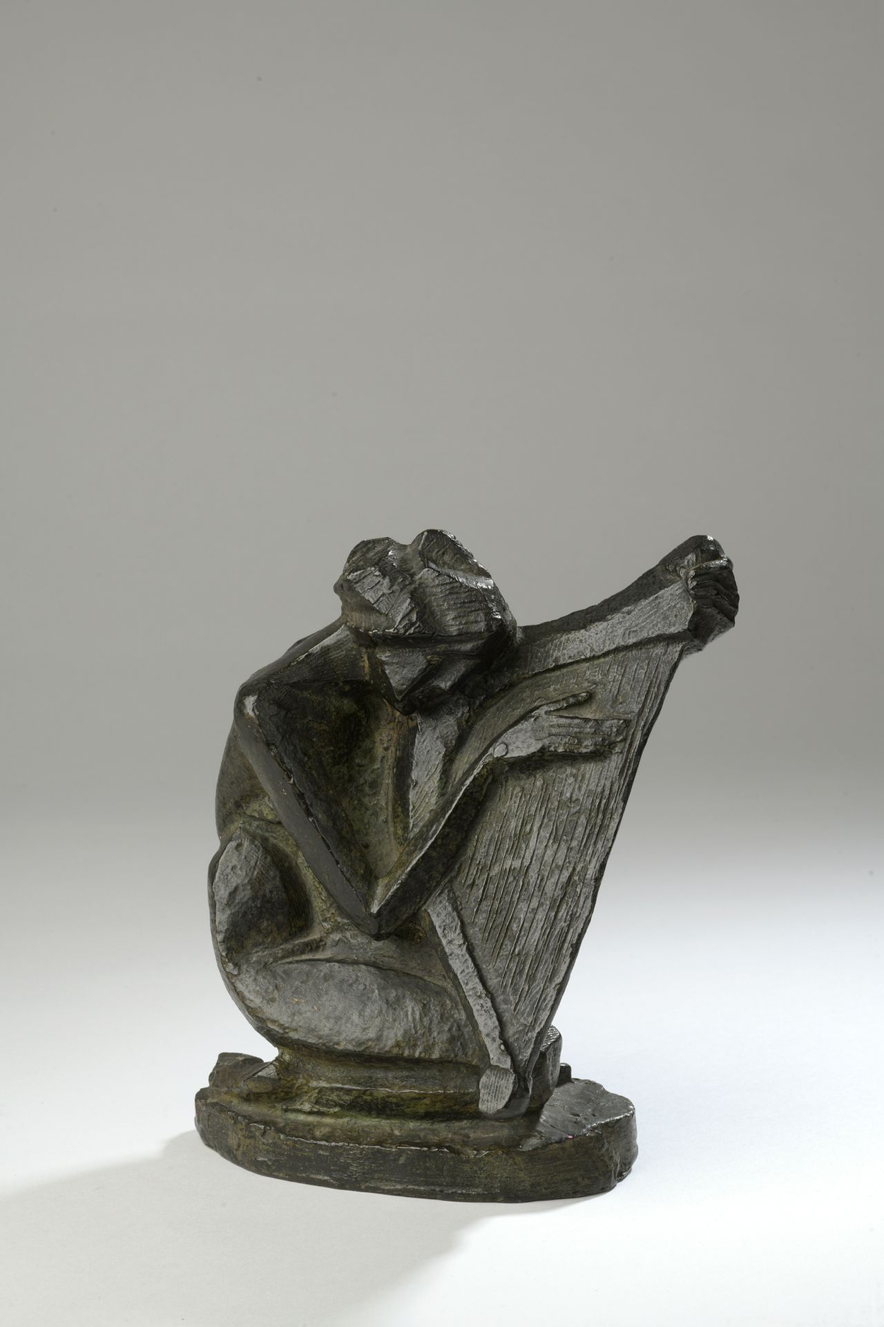 Null Akop Gurdjan (1881-1948) 

Woman with a lyre

Bronze with green patina Sign&hellip;