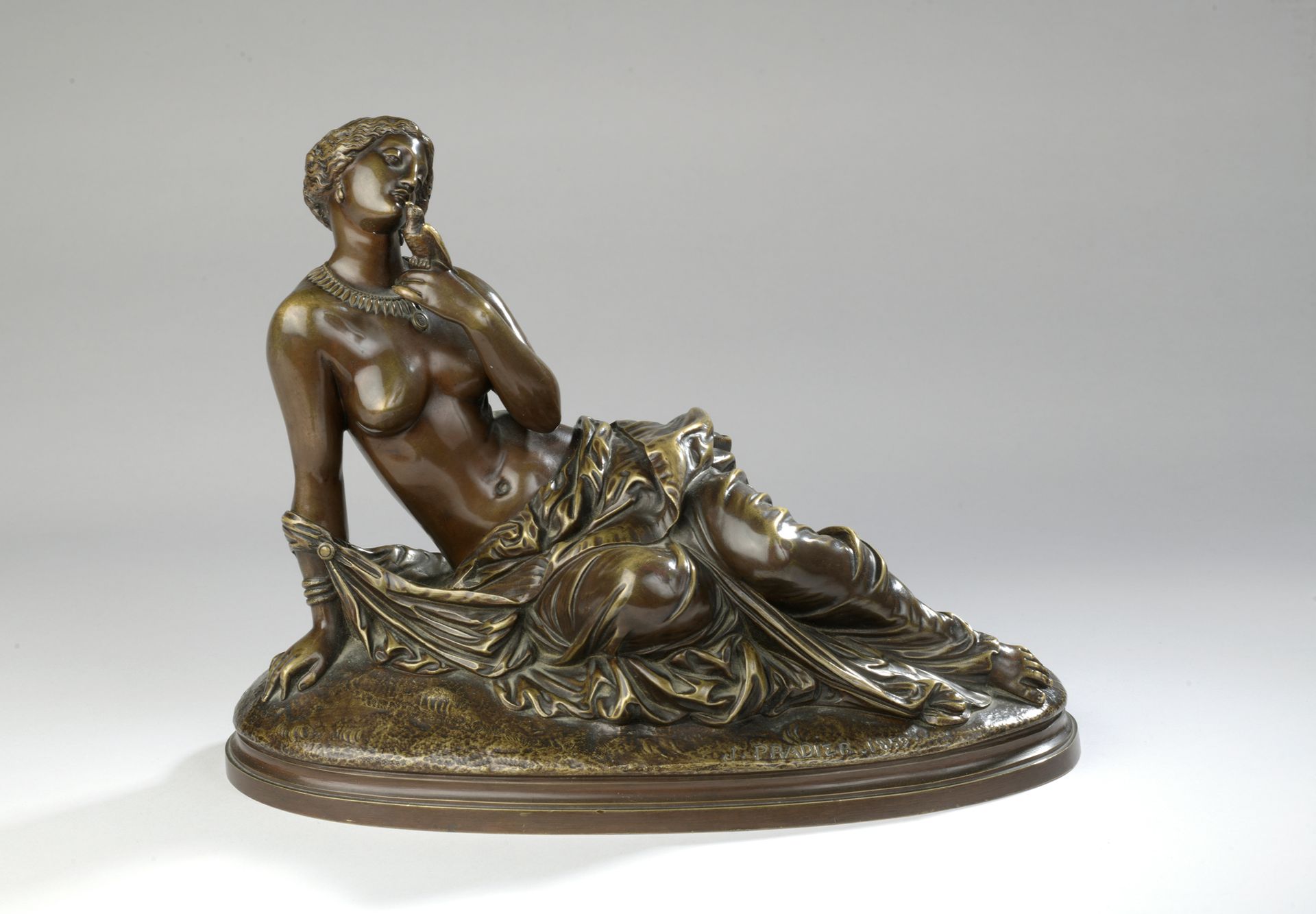 Null Jean-Jacques dit James Pradier (1780-1852)

莱斯比的麻雀，悬垂的变体

创作于1852年的模型 带有浅棕色&hellip;