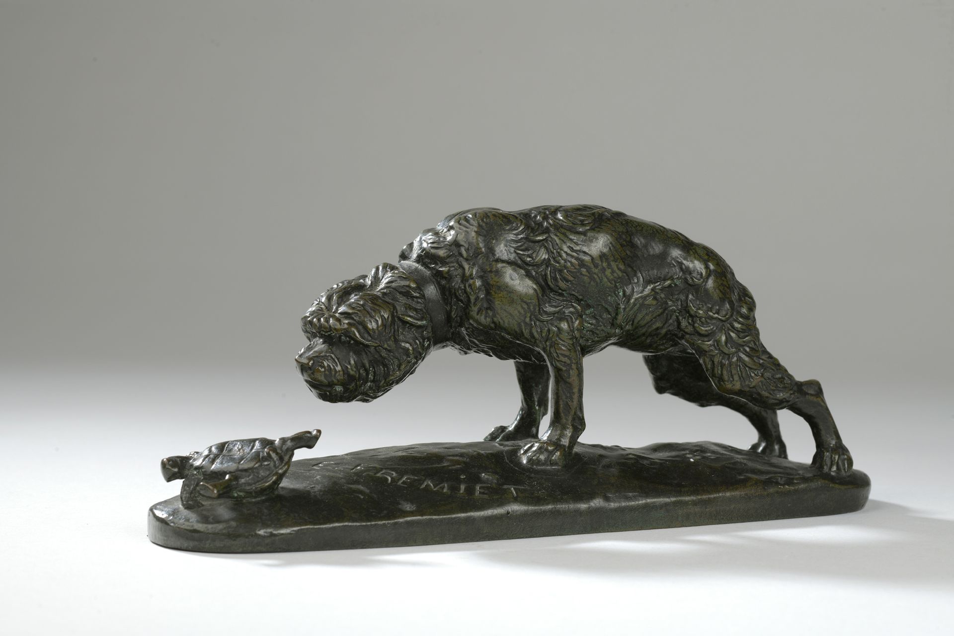 Null 埃马纽埃尔-弗雷米特(1824-1910)

狮鹫犬与乌龟

1860年至1880年创作的模型，1910年起由Babe-dienne出版。

带有绿色&hellip;