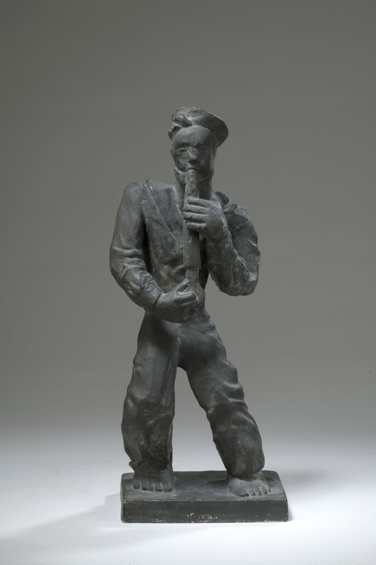 Null Alexander Golovin (1863-1930) 

Suonatore di flauto

Gesso patinato Firmato&hellip;