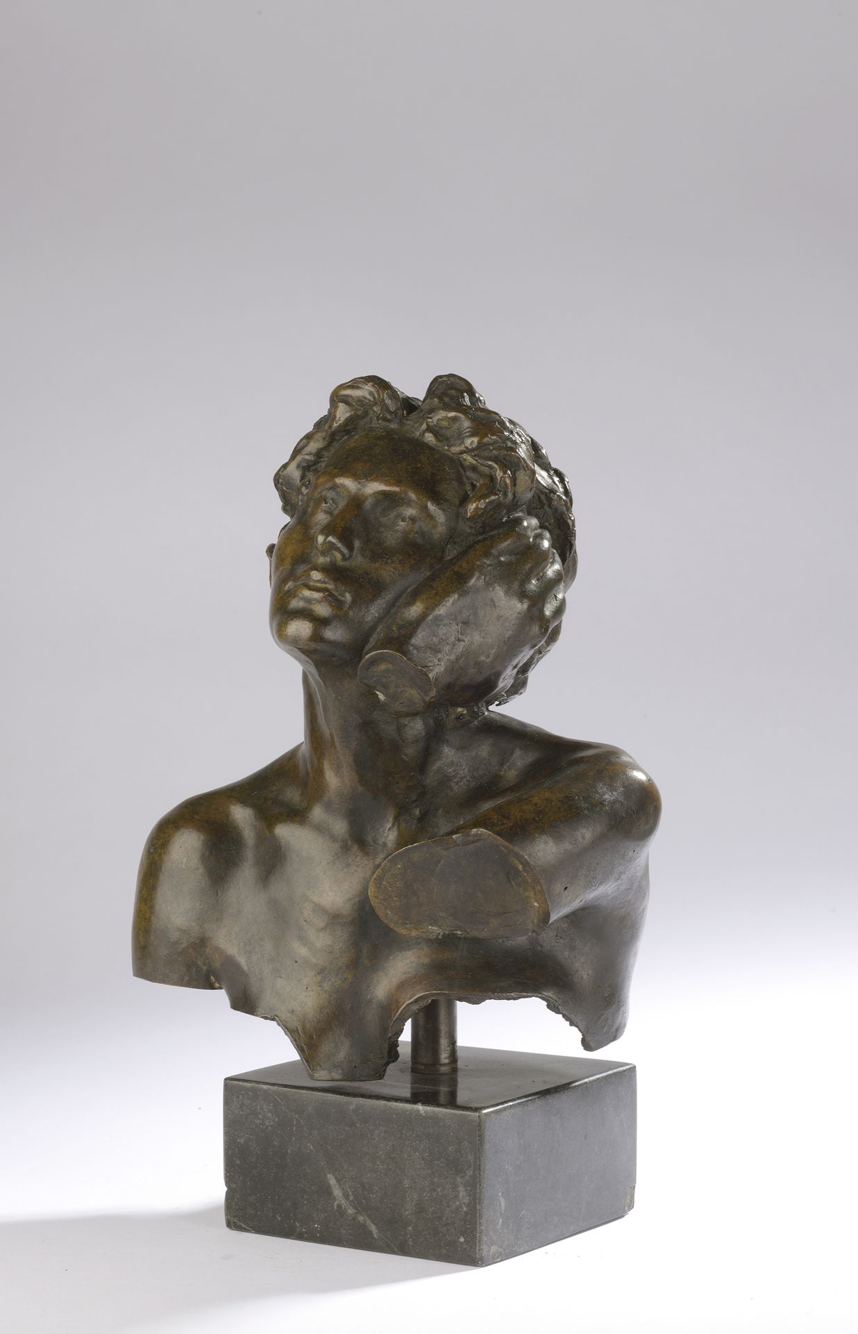 Null 维克多-塞戈芬(1867-1925)

为女巫学习

带有浅棕色铜锈的青铜器

H.29厘米，灰色纹路的大理石底座，高5厘米



这件青铜器表达了艺&hellip;
