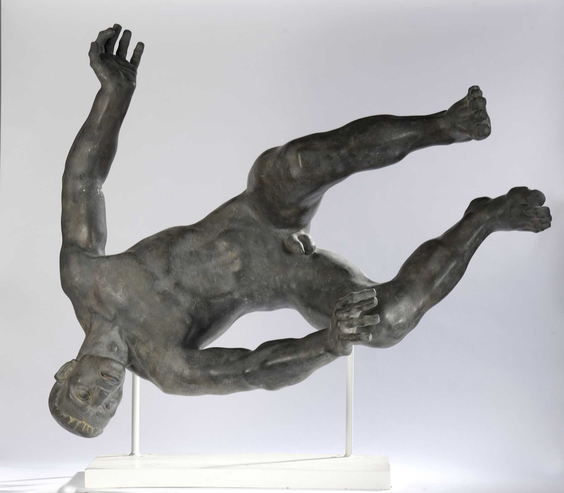 Null Joseph Rivière (1912-1961) 

L’Homme projeté

Plâtre patiné

H. 104 x L. 10&hellip;
