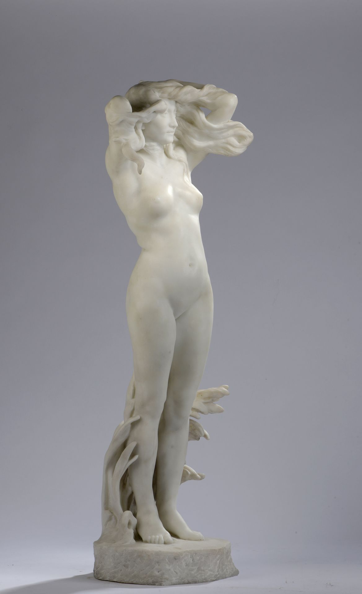 Null Émile Joseph Carlier (1849-1927) 

Woman in the wind

White marble

Signed &hellip;