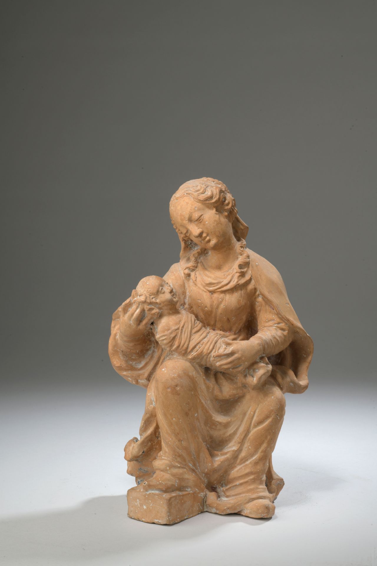Null Escuela francesa hacia 1600

La Virgen y el Niño

Terracota

H. 26,5 cm 

P&hellip;