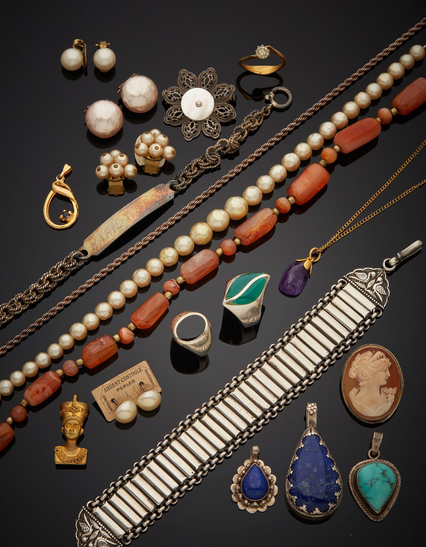 Null Lot de bijoux en argent 2nd titre 800‰ comprenant pendentifs, bagues, chaîn&hellip;