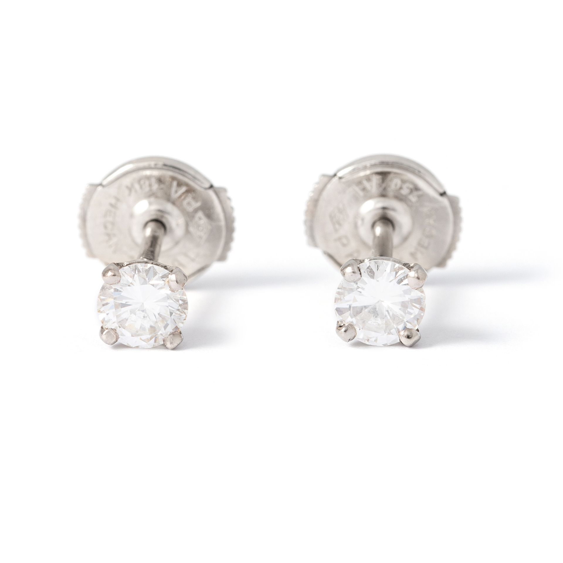 Null Pair of 18K white gold 750‰ stud earrings set with brilliant cut diamonds. &hellip;