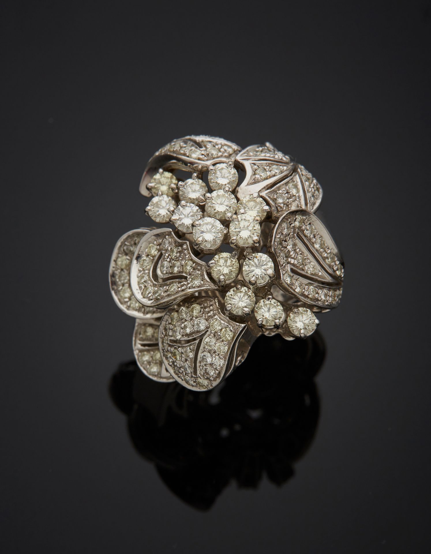 Null Anillo de cóctel de oro blanco de 18 quilates 750‰, con decoración floral, &hellip;