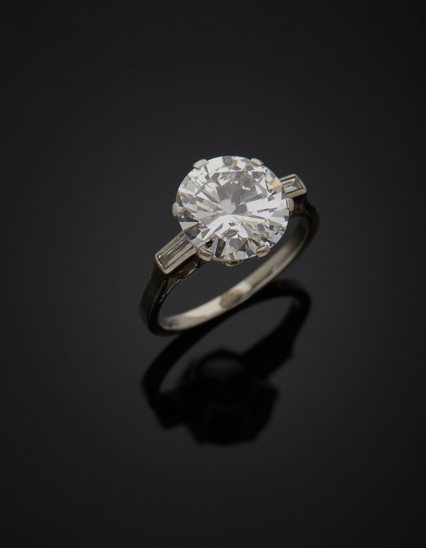 Null Solitaire en platine 850‰, orné d’un diamant brillanté, épaulé deux diamant&hellip;