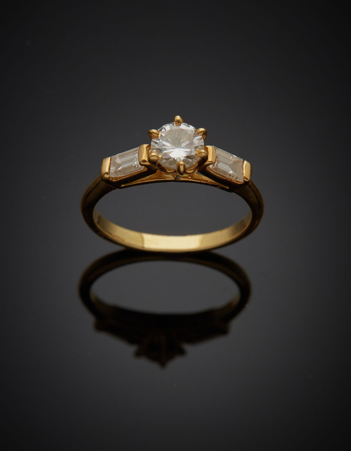 Null Solitario in oro giallo 750‰ 18 carati, con un diamante taglio brillante af&hellip;