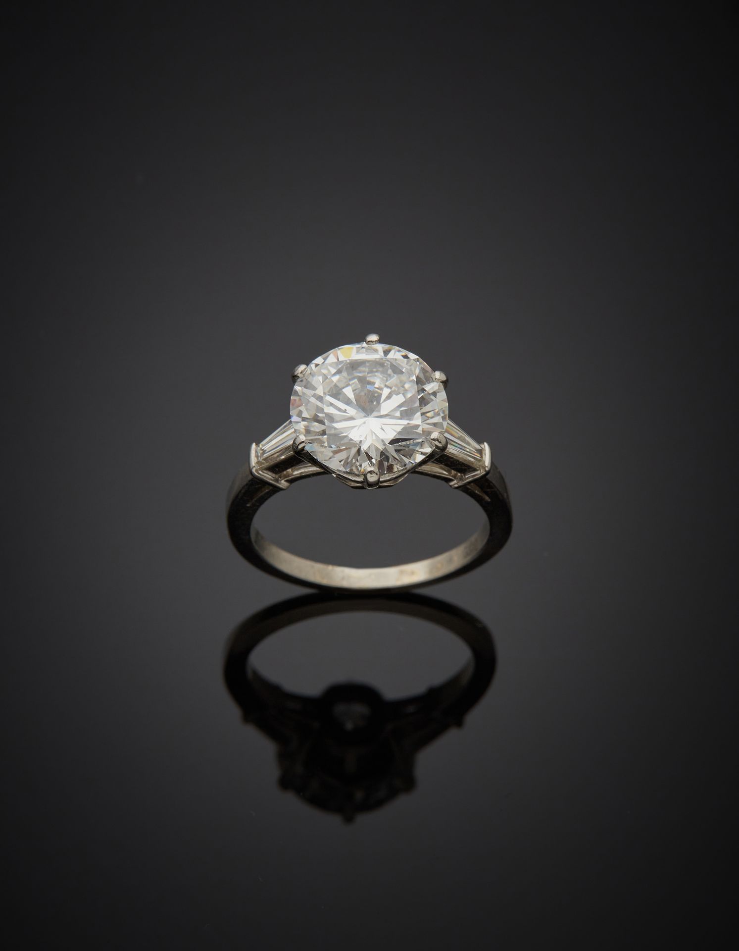 Null Solitaire en platine 850‰, serti d’un diamant de taille brillant pesant 4,3&hellip;