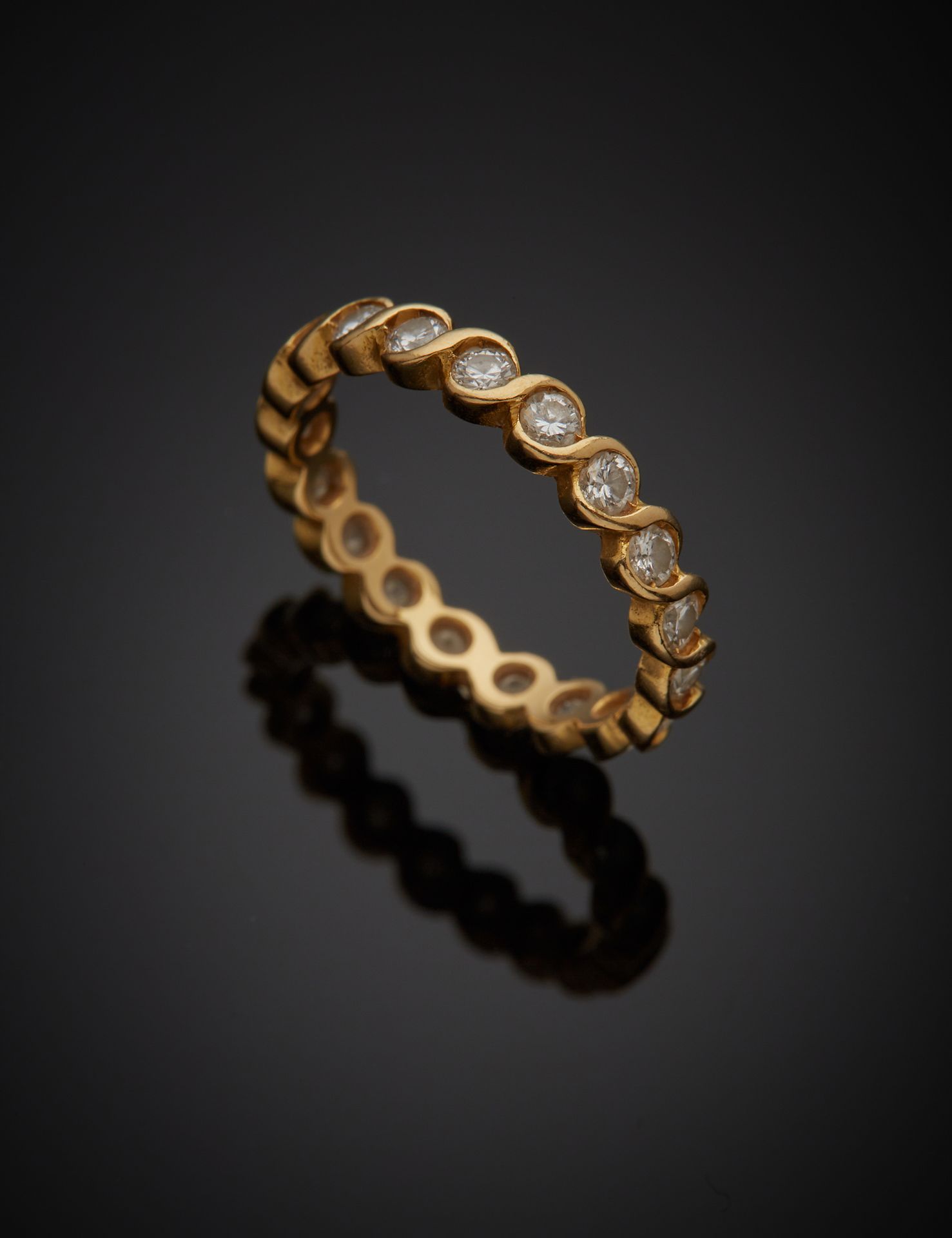 Null 750‰的18K黄金婚戒，镶有明亮式切割钻石。使用的痕迹。

钻石的重量约为0.80克拉

手指尺寸52 毛重2.50克