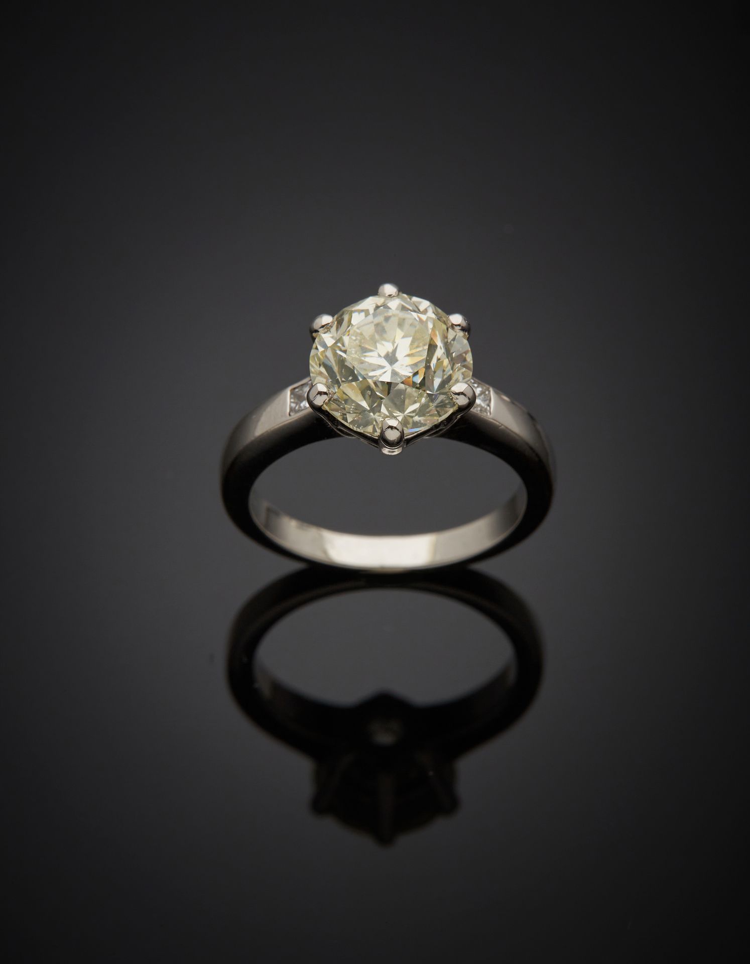 Null Solitaire en or gris 18K 750‰, orné d’un diamant brillanté de taille ancien&hellip;