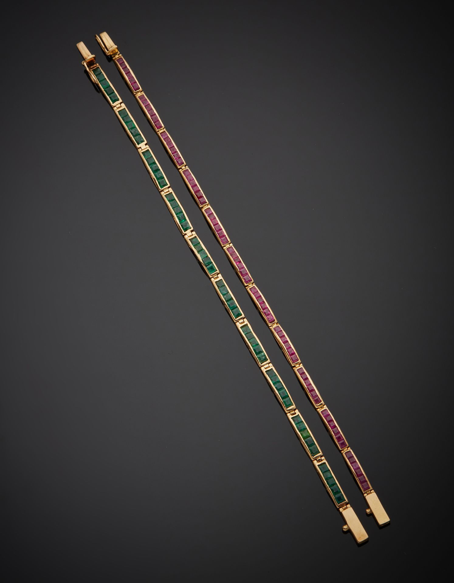 Null Zwei Armbänder aus 18K 750‰ Zwei-Ton-Gold, das eine mit einer Linie aus rot&hellip;