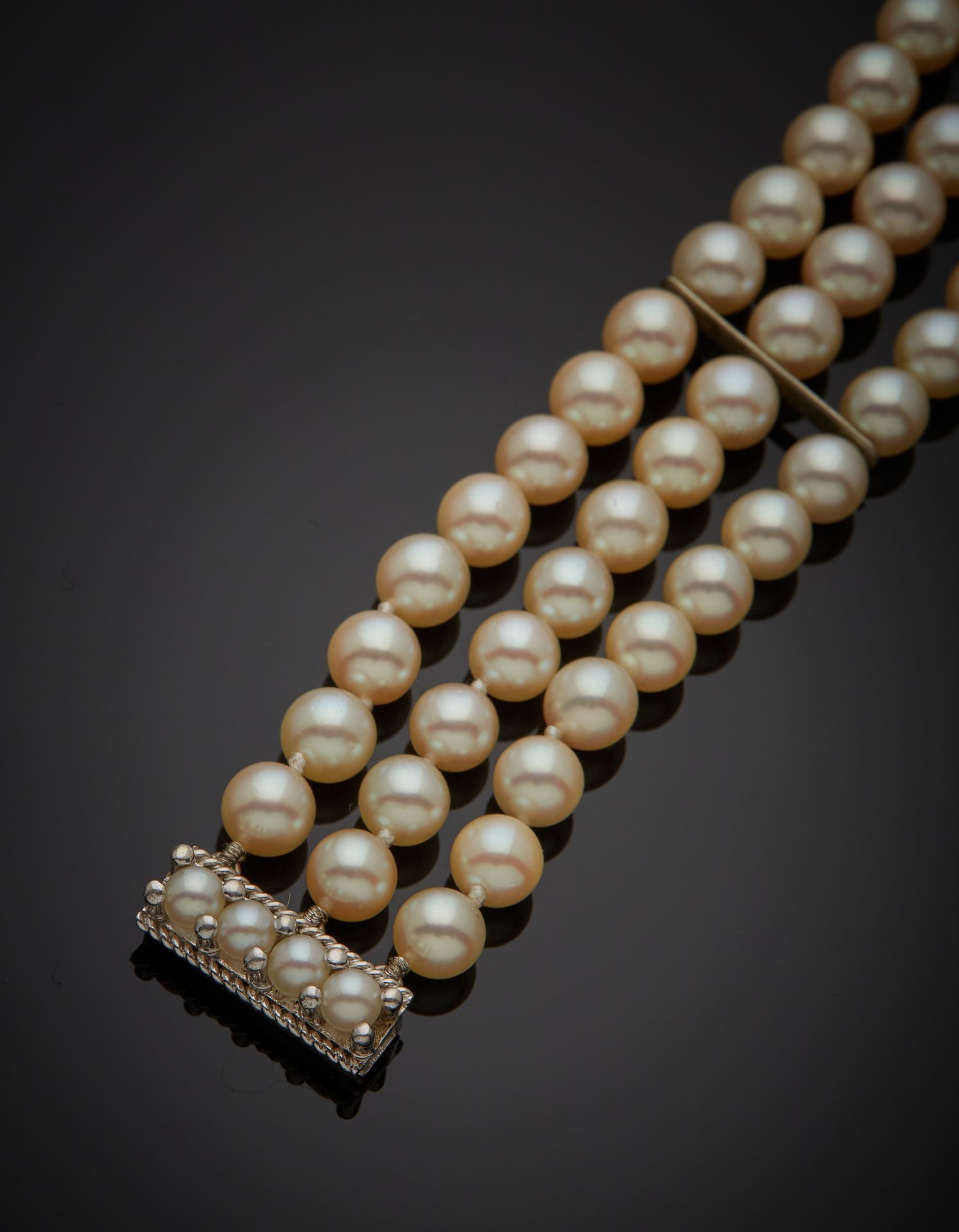 Null Bracelet composé de trois rangs de perles de culture en choker, fermoir baï&hellip;