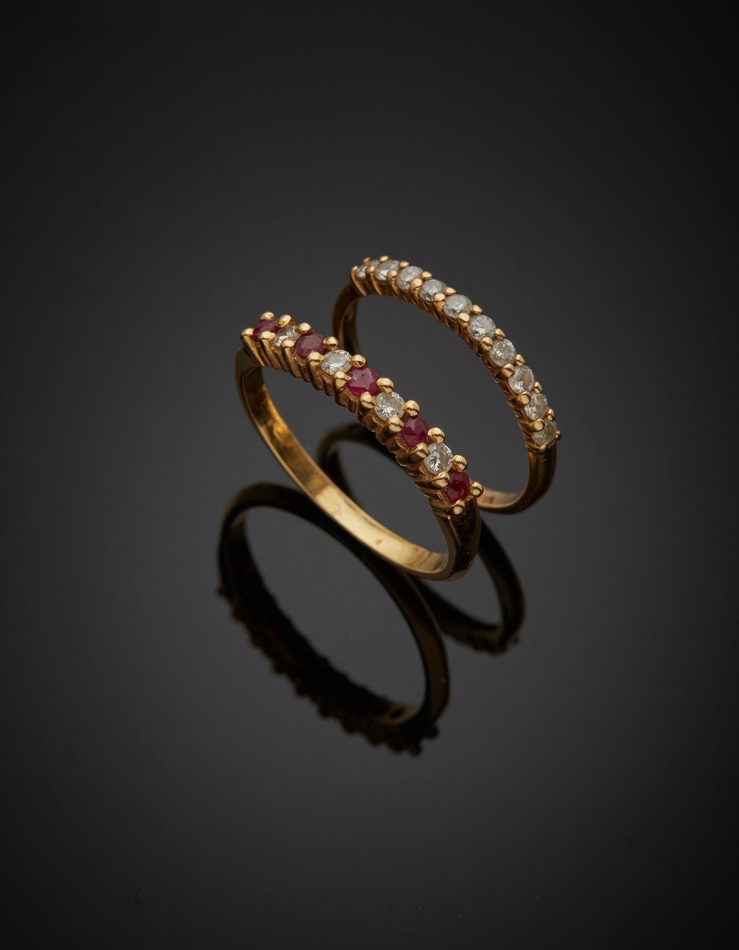 Null Lote formado por dos anillos de media aleación de oro amarillo de 18 quilat&hellip;