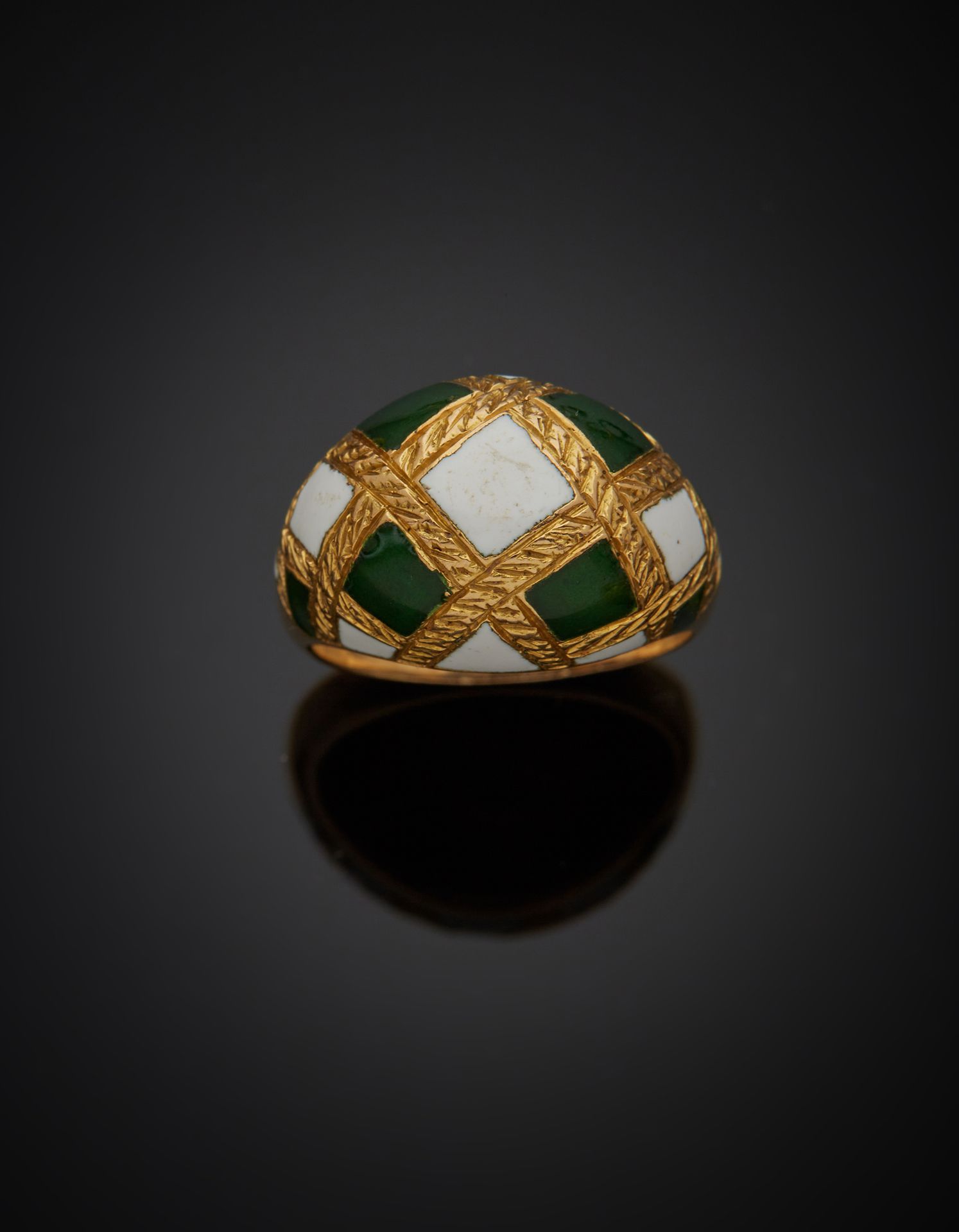 Null Bague en or jaune 18K 750‰, parée d’émaux polychromes.

Traces d’usage et c&hellip;