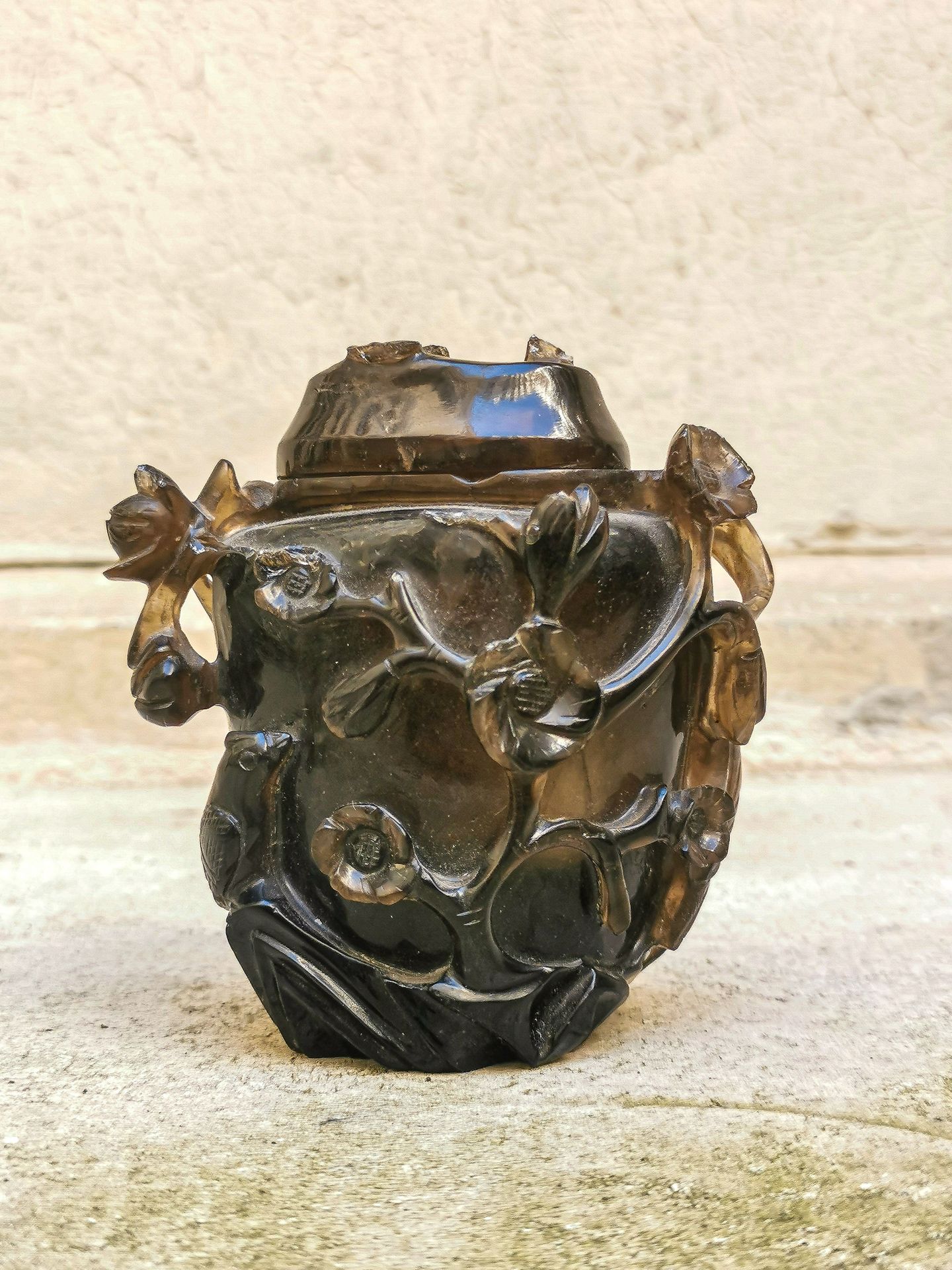 Null 棕色硬石盖小碗，有轻微碎片

19世纪

高 : 9,2 cm 宽 : 8 cm