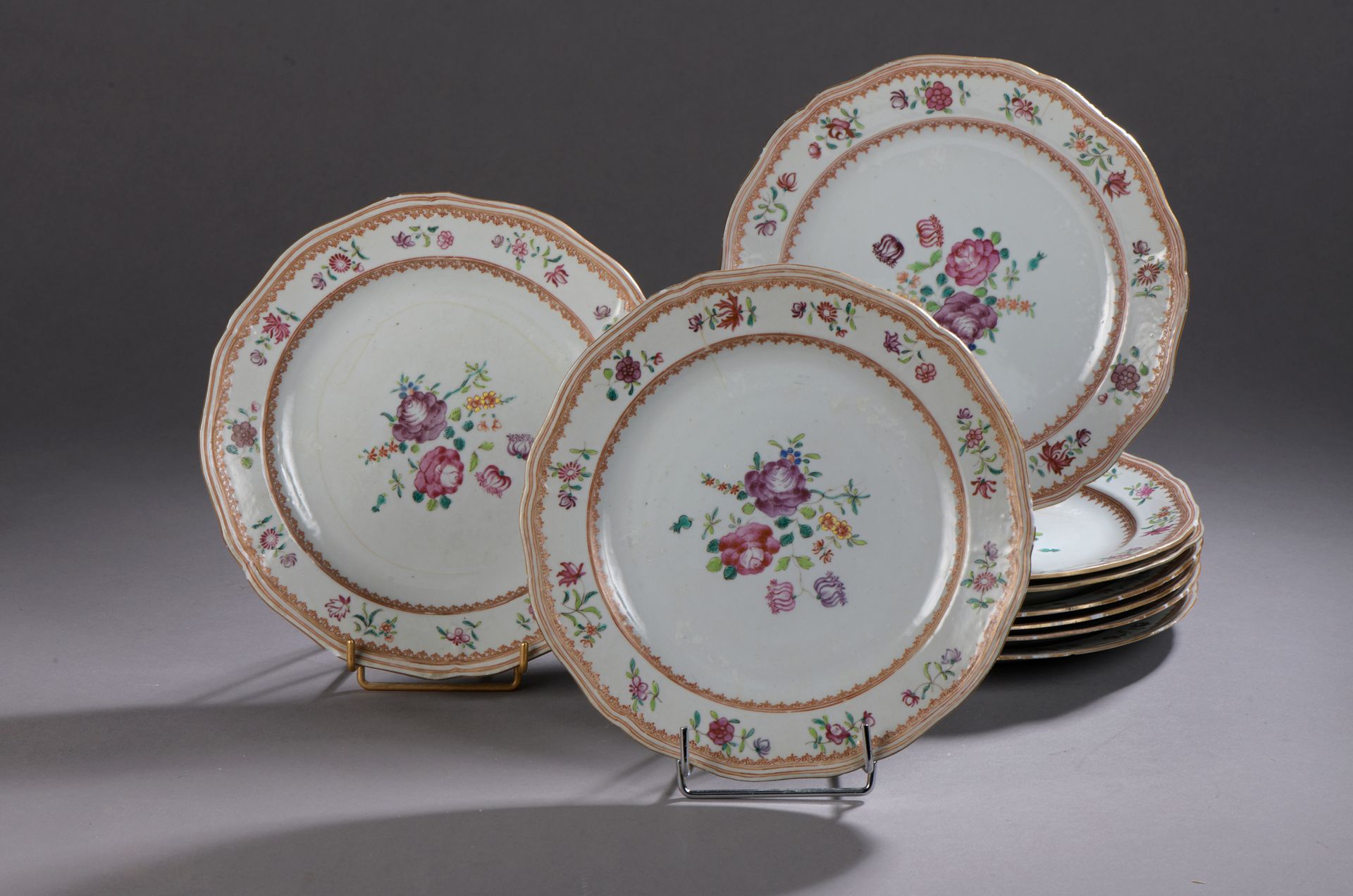 Null CHINA, Cie des Indes

Nine plates with contoured edges and polychrome decor&hellip;