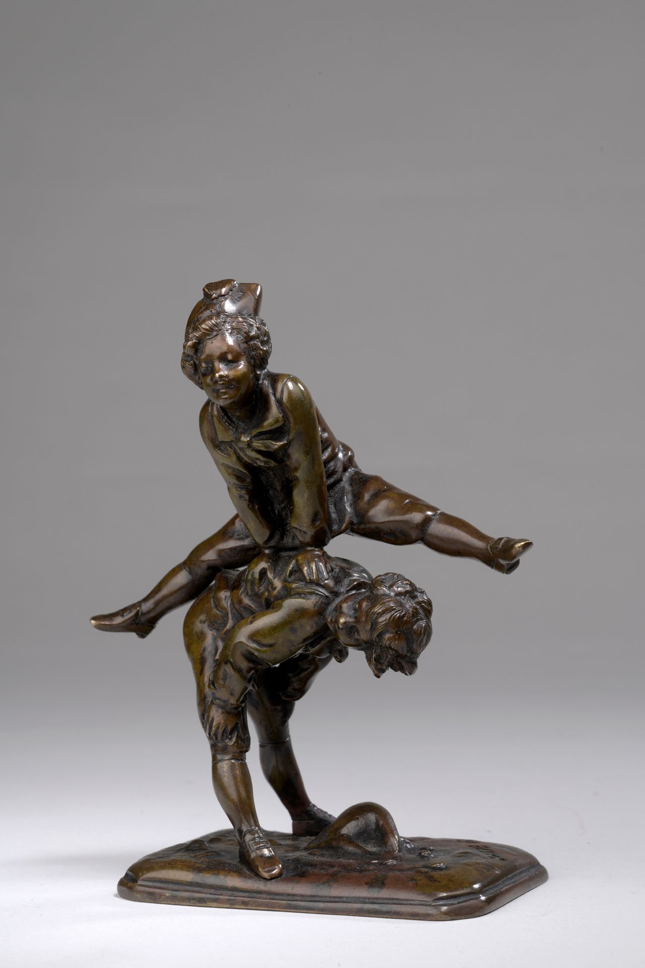 Null Alfred Barye (1839-1895)

Schafshüpfer

Bronze mit hellbrauner Patina

Sign&hellip;