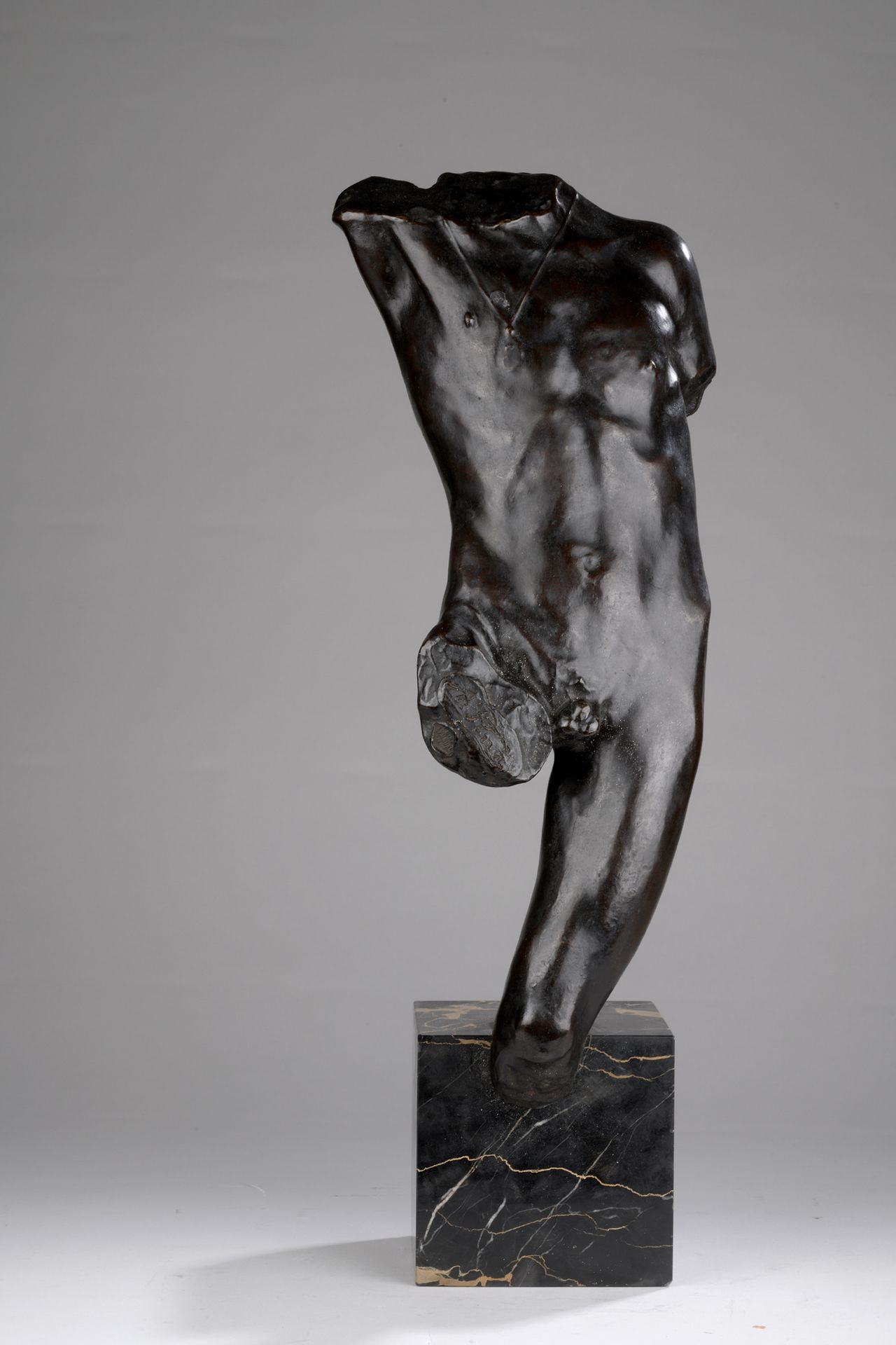 Null Alfred Pina (1883-1966) 

Torse d’homme

Bronze à patine brun rouge

Signé &hellip;
