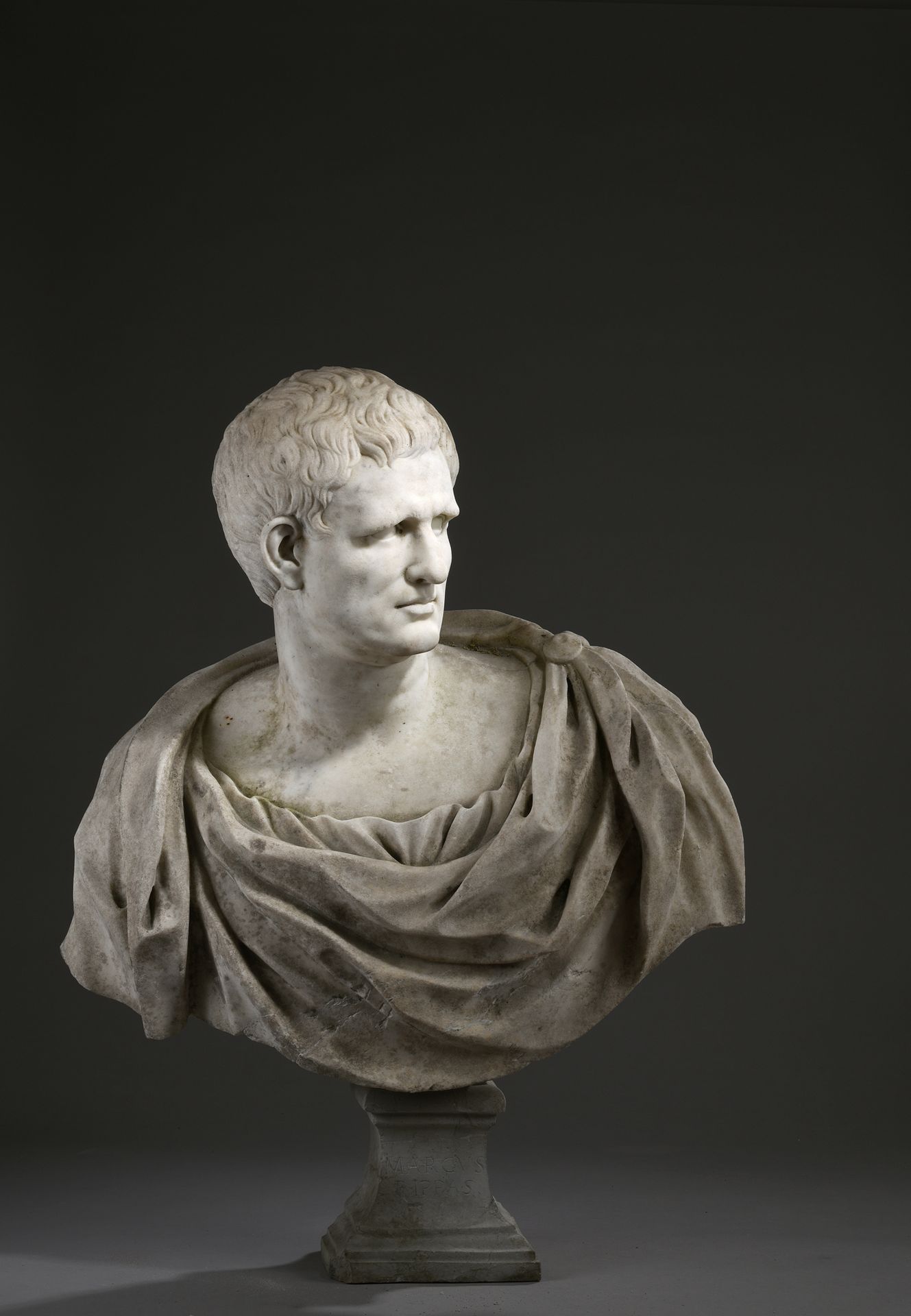 Null 17世纪晚期法国学校的仿古作品

马库斯-维斯帕尼乌斯-阿格里帕皇帝的画像（公元前63年-公元前12年）

白色大理石半身像

题为 "MARCUS &hellip;
