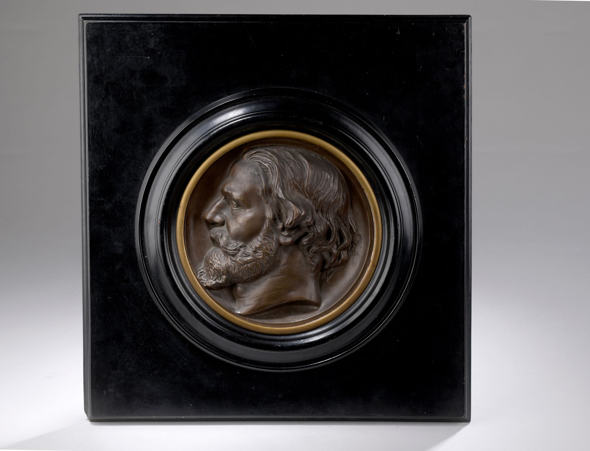 Null 欧仁-纪尧姆 (1822-1905)

建筑师亚历克西斯-帕卡德（1817-1867）的画像

带有棕色铜锈的青铜奖章

颈部下方有 "E. GUIL&hellip;