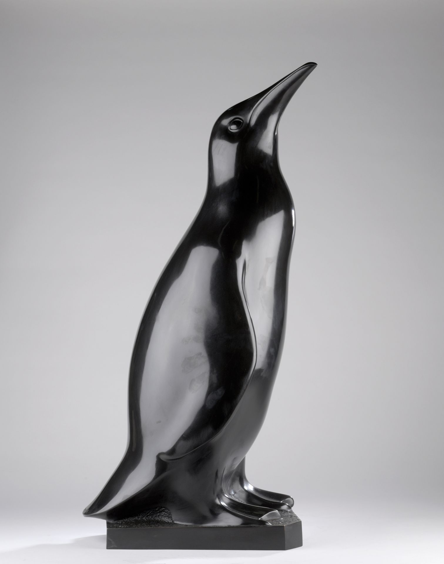 Null François Galoyer (1944)

Pinguino Reale

Bronzo con patina nera 

Firmato e&hellip;