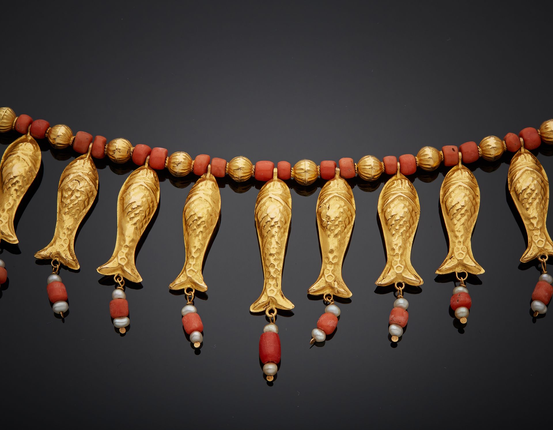 Null Halskette aus 18 Karat Gelbgold 750‰, mit Korallenperlen* verziert, skandie&hellip;