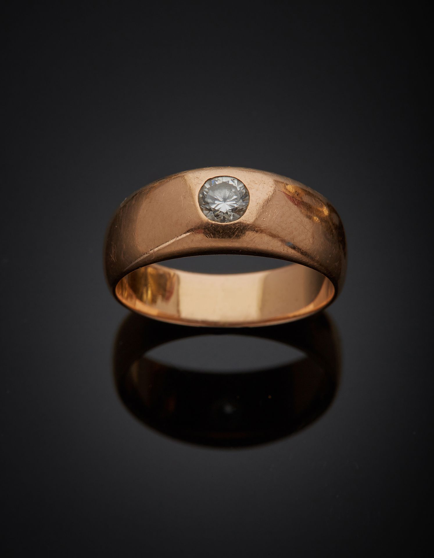 Null 750‰的18K黄金戒指，镶有一颗明亮式切割钻石。使用的痕迹

手指大小54，毛重6.70克