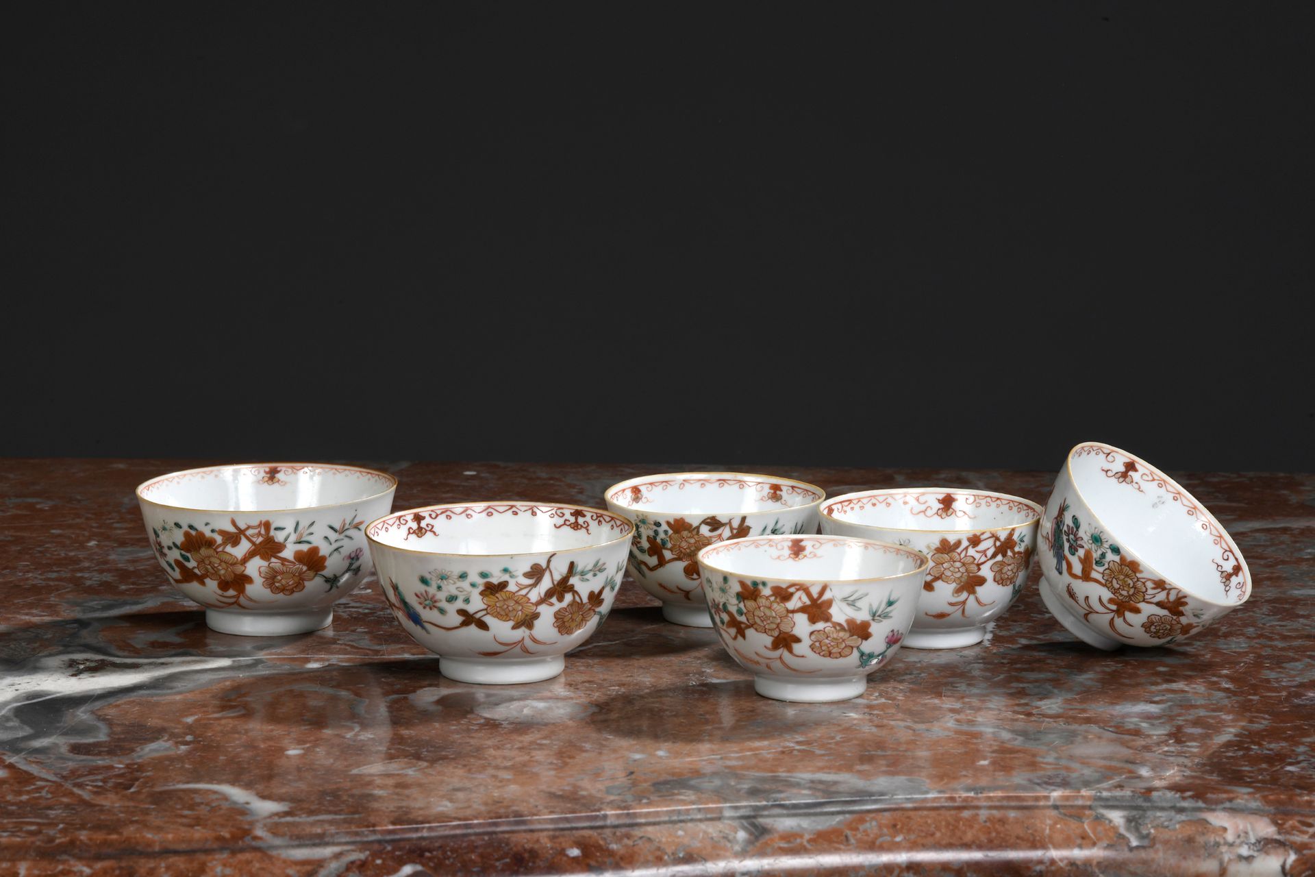 Null Sechs Sorbets aus Porzellan mit Blumen- und Vogeldekor.
China, 18. Jahrhund&hellip;