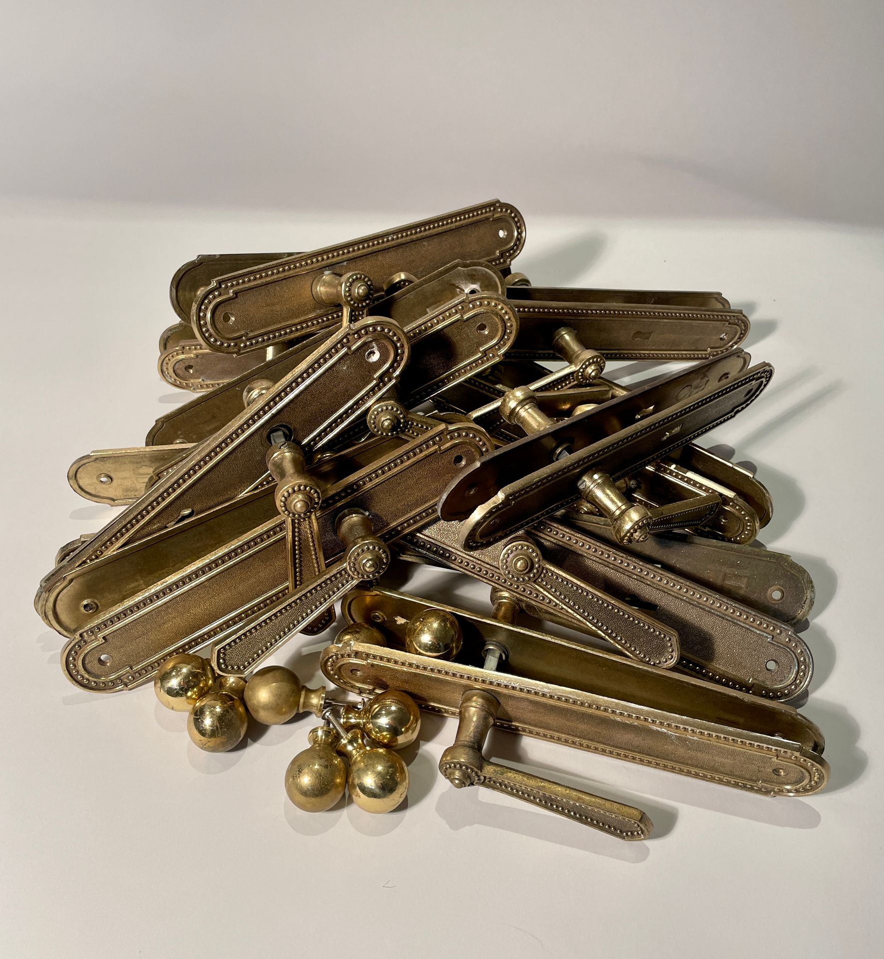Null Set of 15 gold metal door handles and 32 brass pull handles