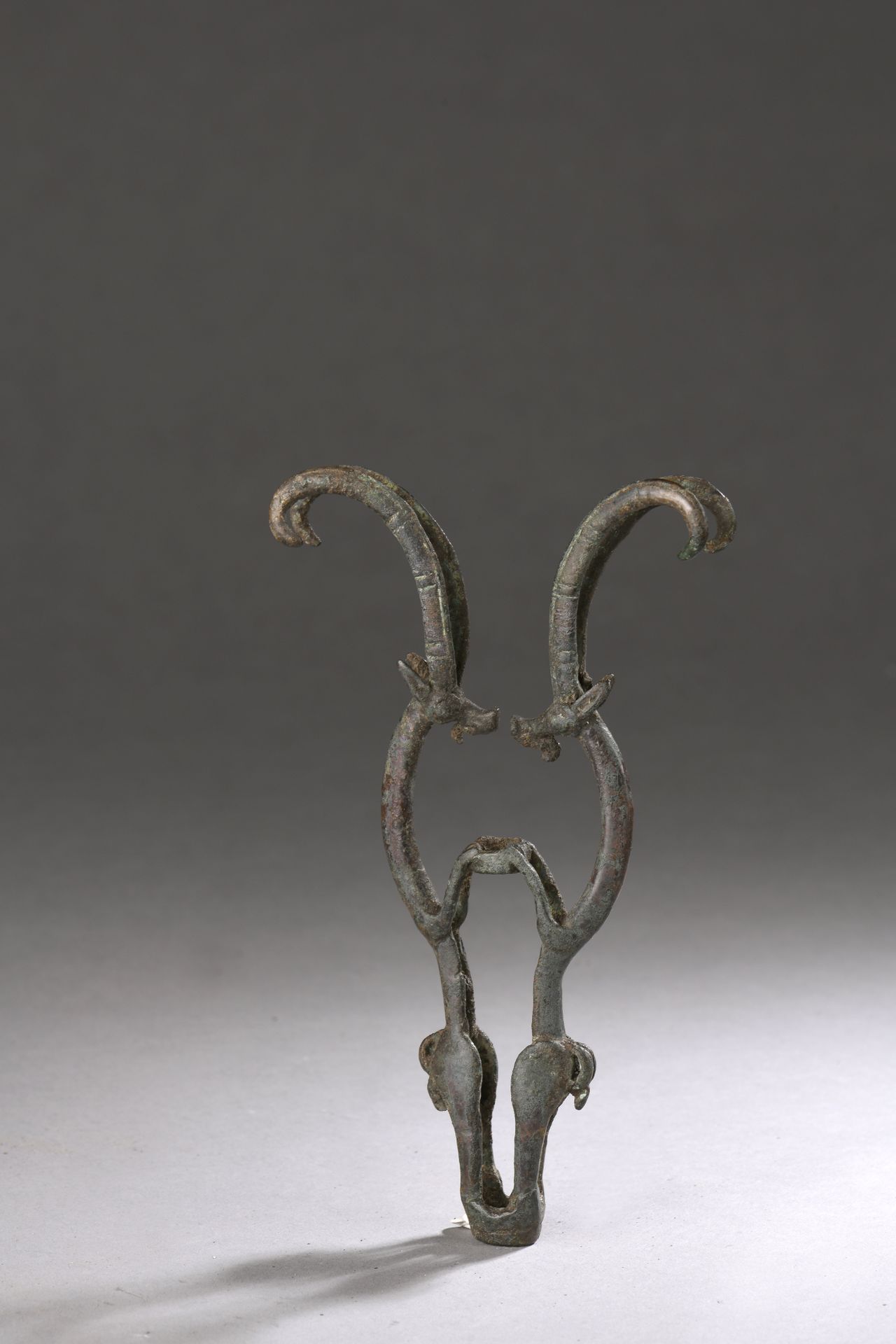 Null IDOLE PINGLE HOLDER in bronze with green and red patina, showing two ibexes&hellip;