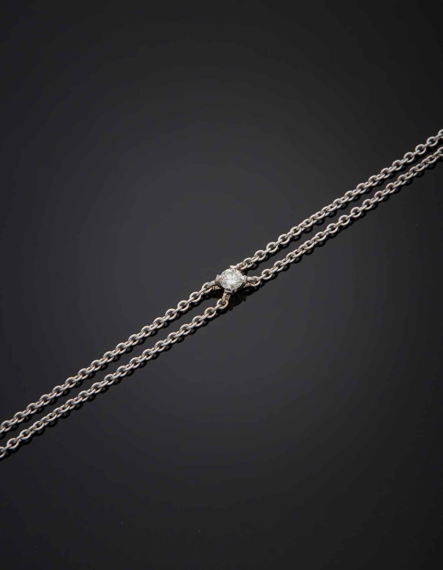 Null Bracelet en or gris 18K 750‰, composé d’une double chaîne maille forçat, au&hellip;