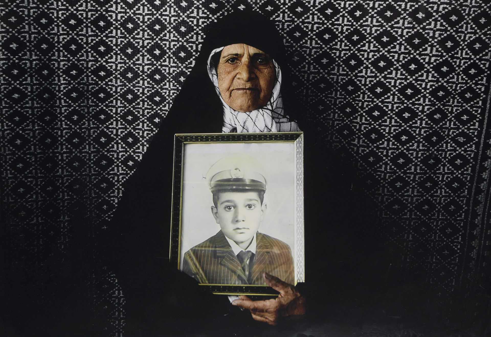 Null Newsha TAVAKOLIAN (née en 1981)
Mère et fils, série mothers of martyrs, 200&hellip;