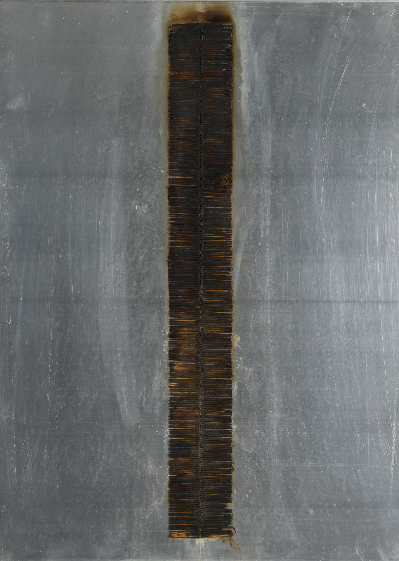 Null 伯纳德-奥贝尔坦（1934-2015）
火的图画
铝板上的烧焦的火柴拼贴画，背面有签名。
89 x 65 cm (正在展出)