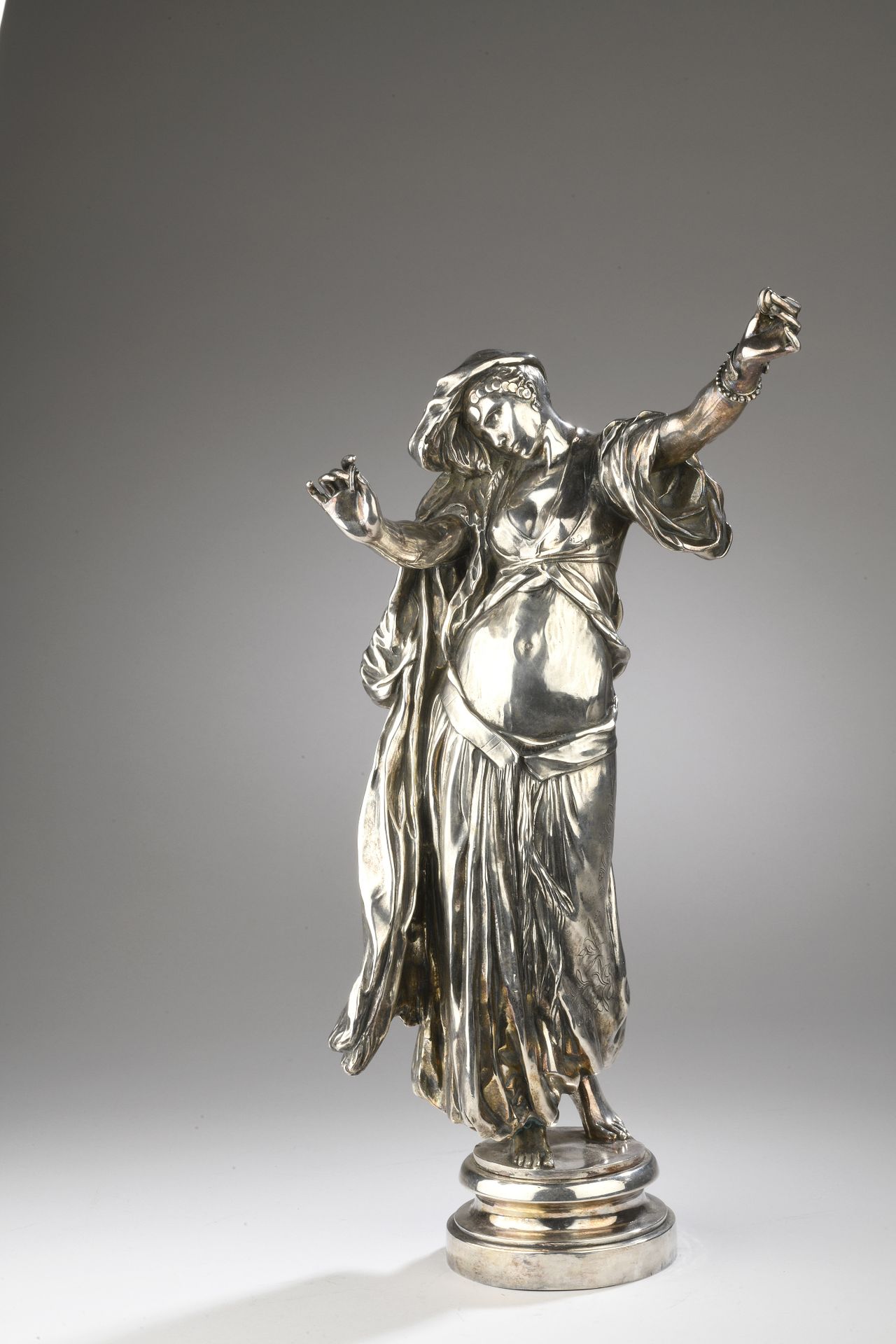 Null 安东尼-梅尔西(1845-1916)在让-莱昂-格罗姆(1824-1904)之后的作品
L'Almée或肚皮舞
镀银青铜
署名 "A.Mercié /&hellip;