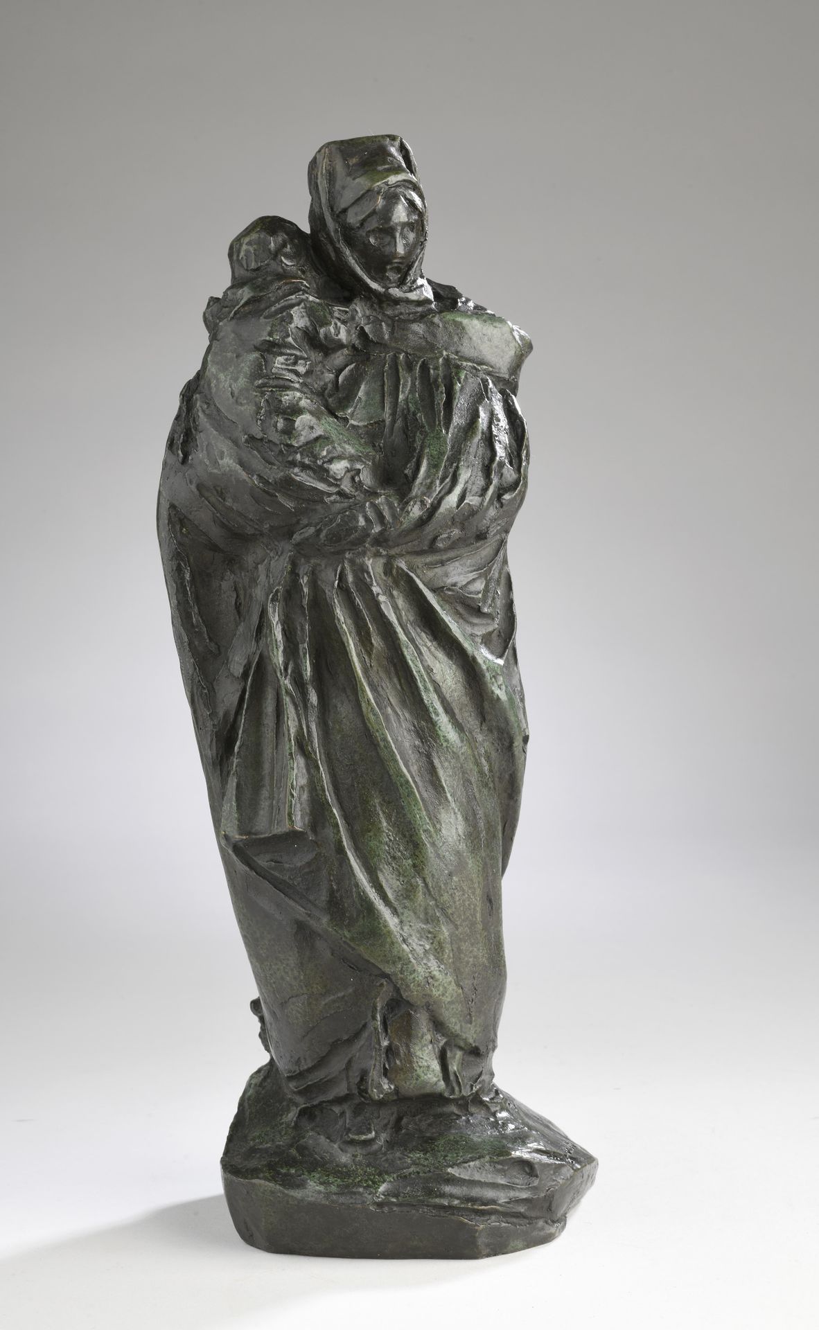 Null 艾梅-朱尔斯-达鲁(1838-1902)
抱着孩子的布隆纳妇女
约1920年
青铜，有黑色铜锈和绿色阴影
签名为 "DALOU
有创始人的插页和创始人&hellip;