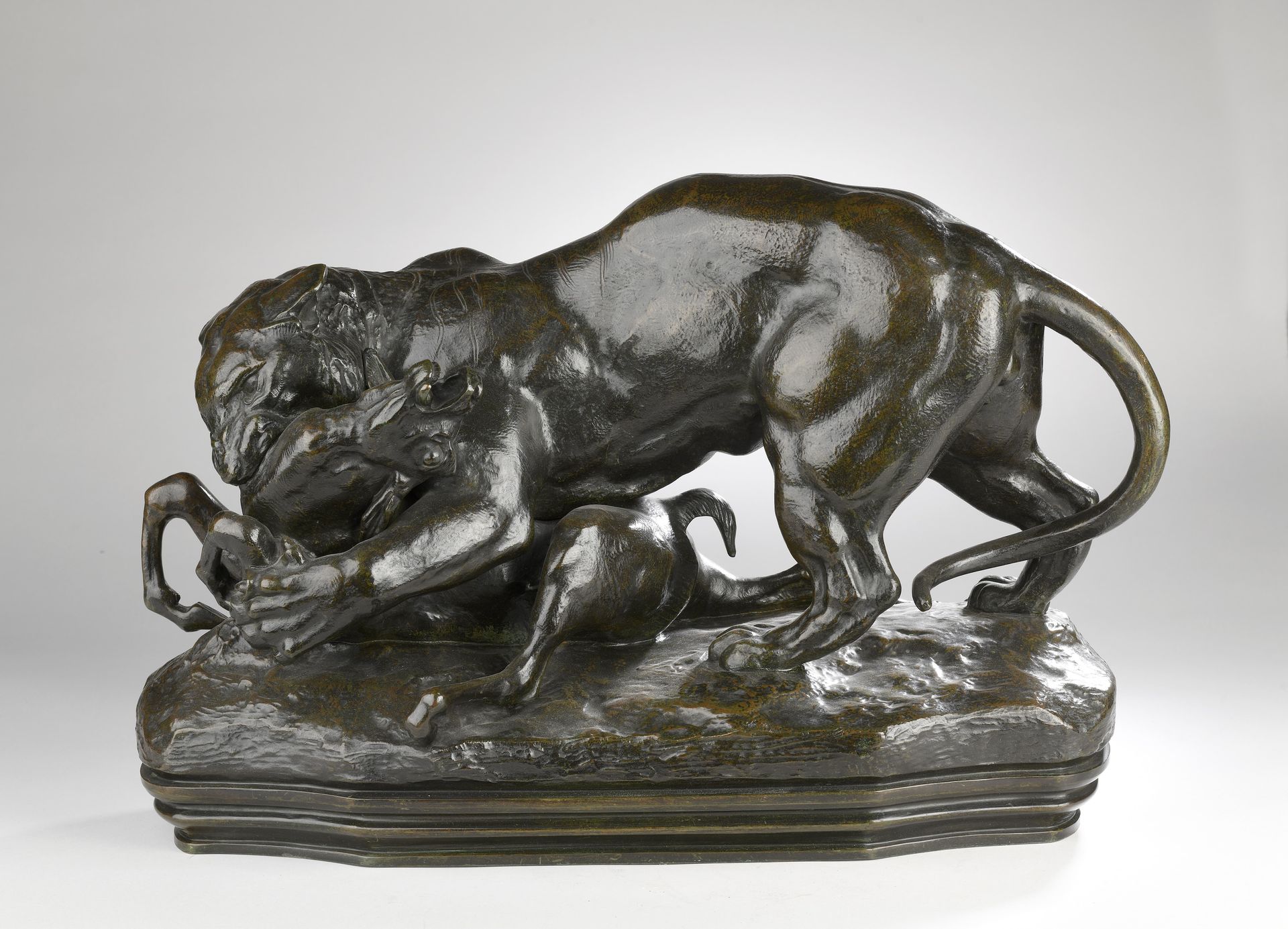 Null 安托万-路易-巴耶(1795-1875)
猛虎扑食羚羊(带轮廓的露台)
可能是1876年以来Brame铸造的作品
青铜，有浅棕色的铜锈，有绿色的阴影
&hellip;