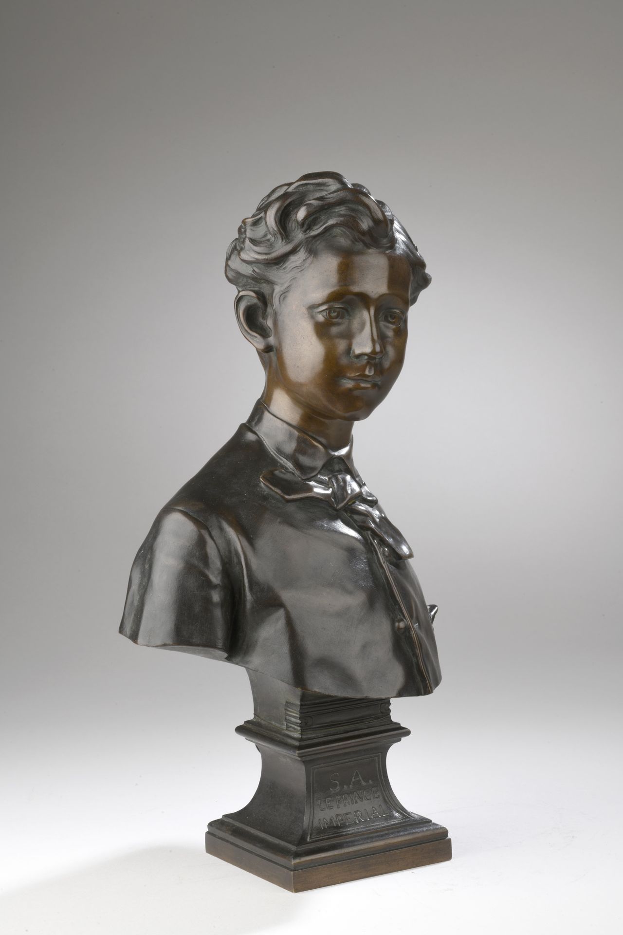Null Jean-Baptiste Carpeaux (1827-1875)
Buste du Prince impérial n°1
Bronze à pa&hellip;
