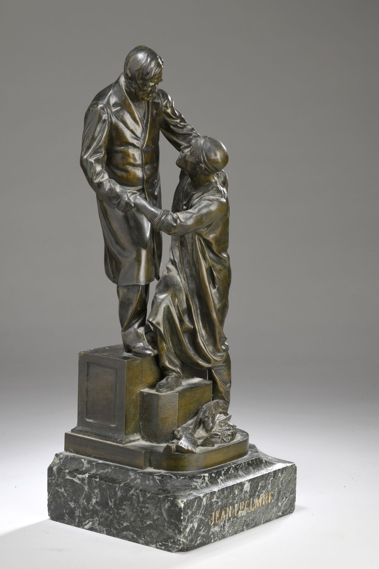 Null 艾梅-朱尔斯-达鲁(1838-1902) 
让-勒克莱尔纪念碑
青铜，带褐色铜锈 大理石底座
侧面有签名 "DALOU"，侧面有铸造厂印章 "FUMI&hellip;