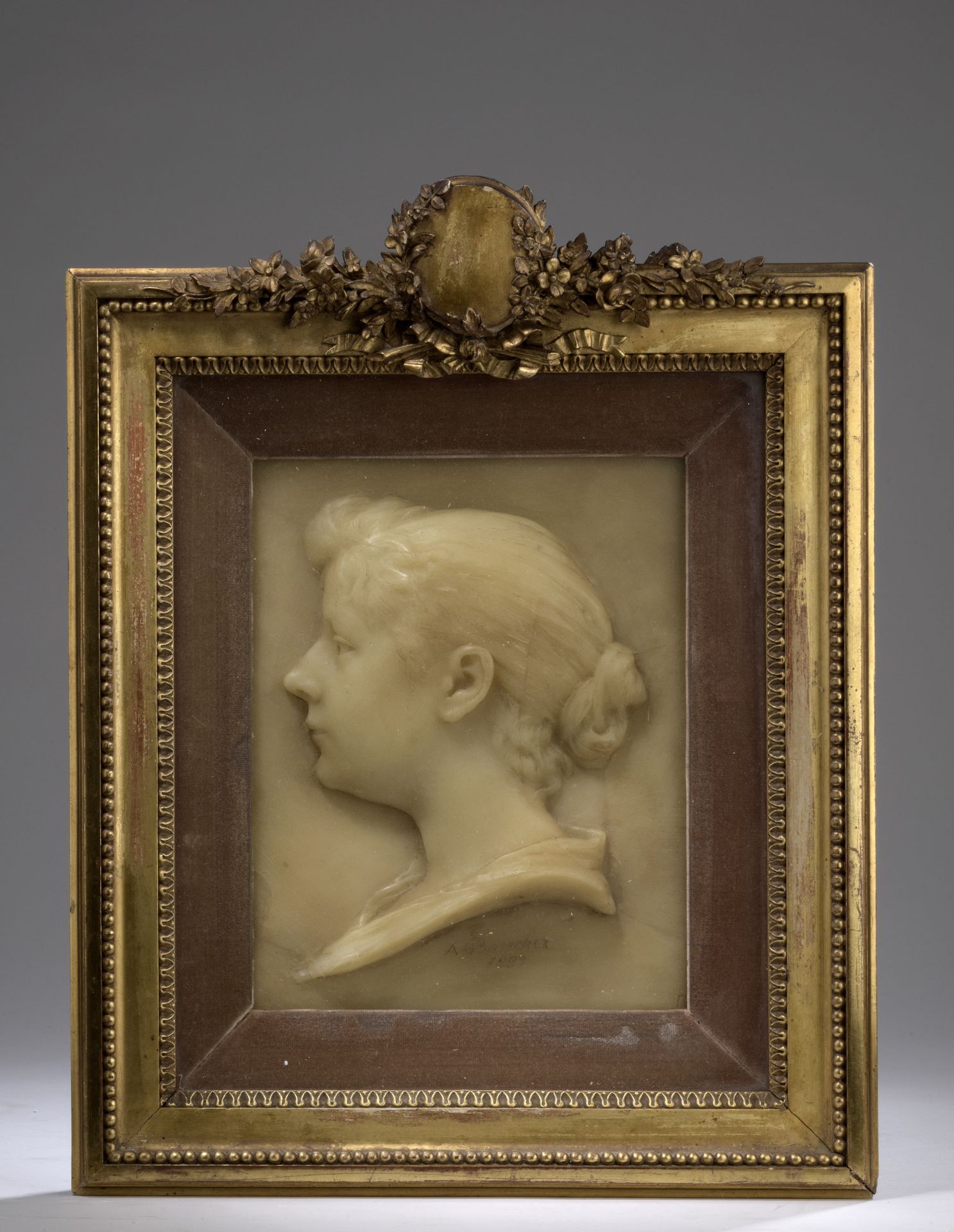 Null Alfred BOUCHER (1850-1934) 
Profil de jeune fille
Bas-relief en cire.
Signé&hellip;